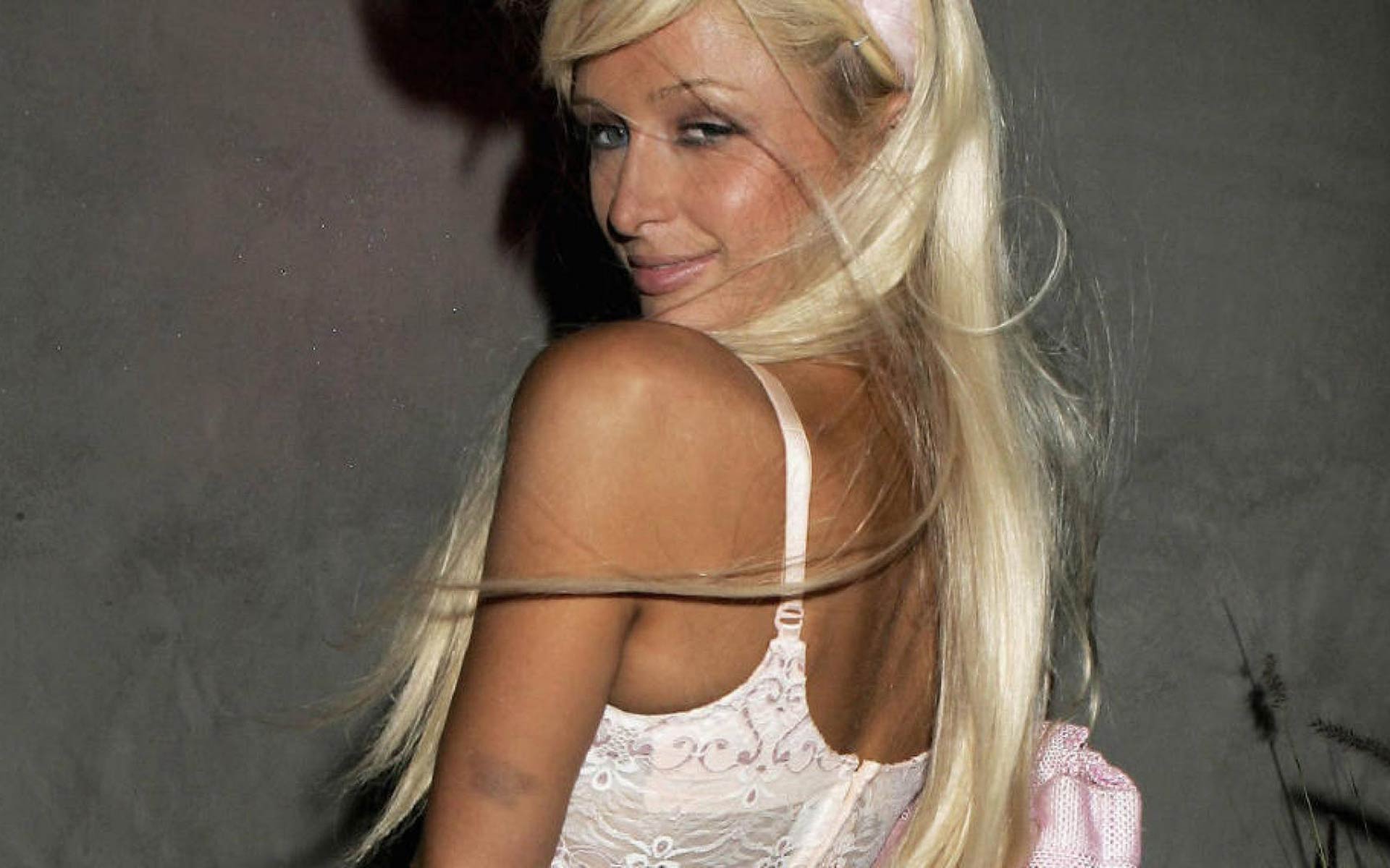 Paris Hilton HD Wallpaper