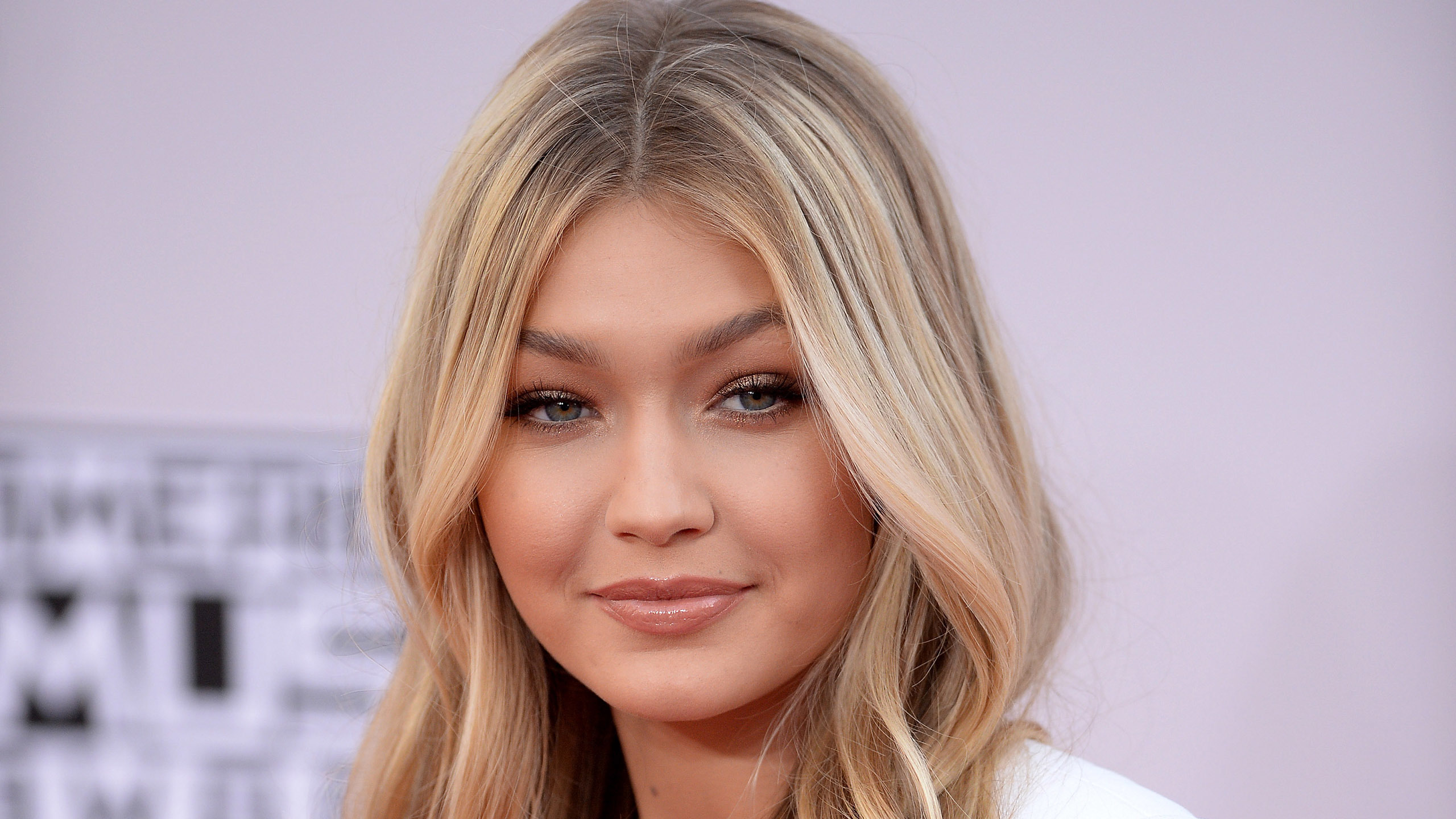 Gigi Hadid HD Wallpaper
