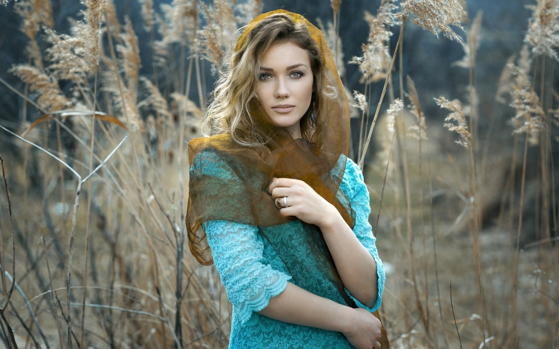 Woman in a blue dress and brown scarf in reeds HD Wallpaper