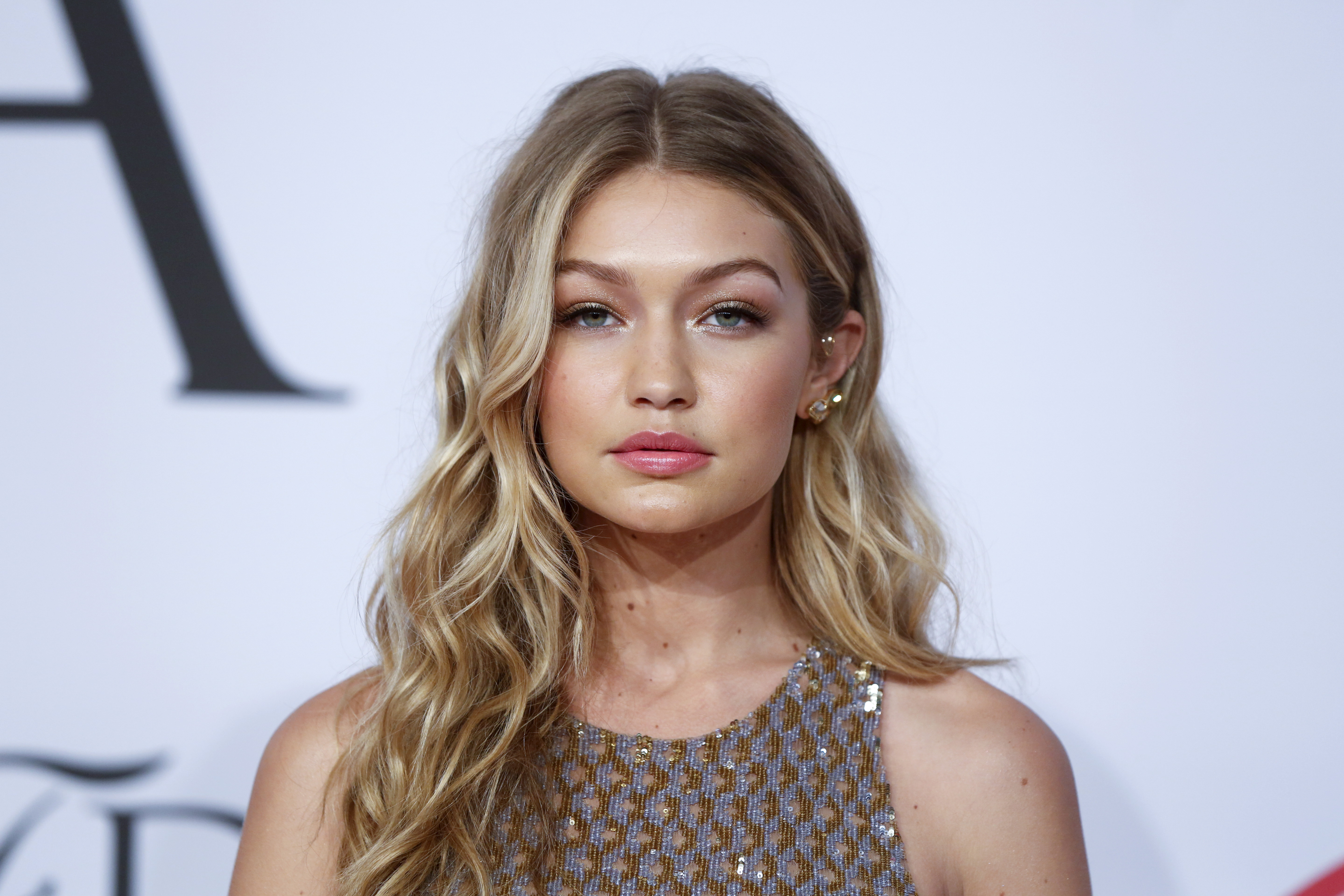 Gigi Hadid HD Wallpaper