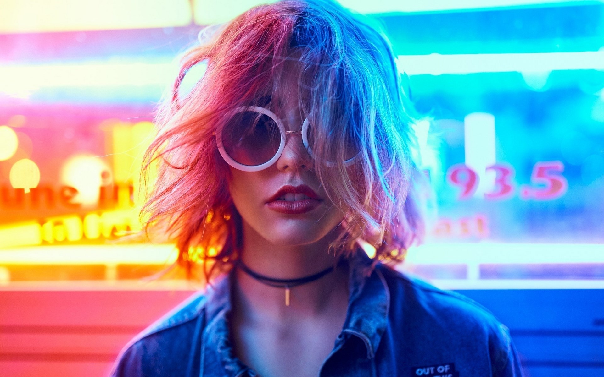 Woman with pink and blue hair wearing sunglasses HD Wallpaper