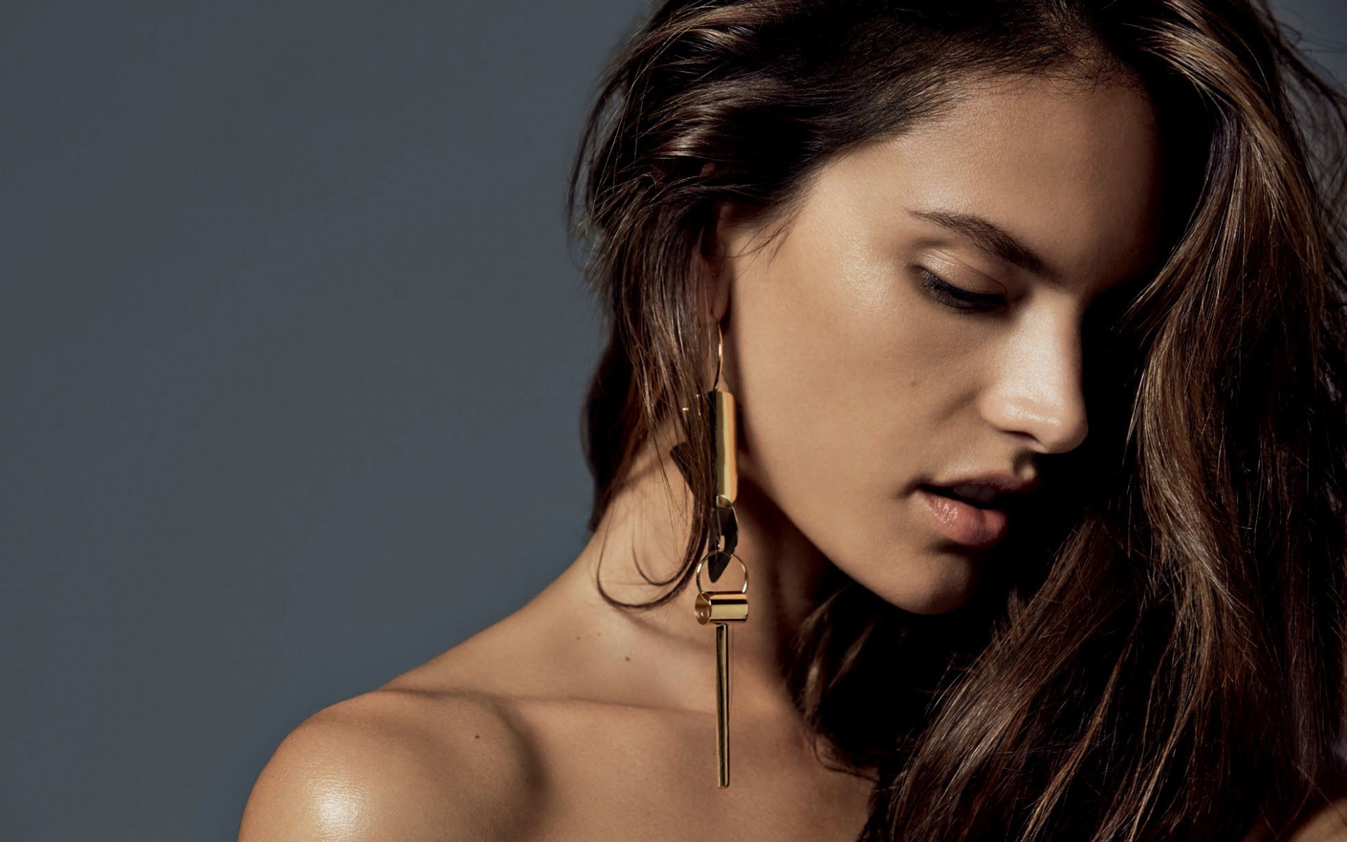Woman with large gold earring HD Wallpaper