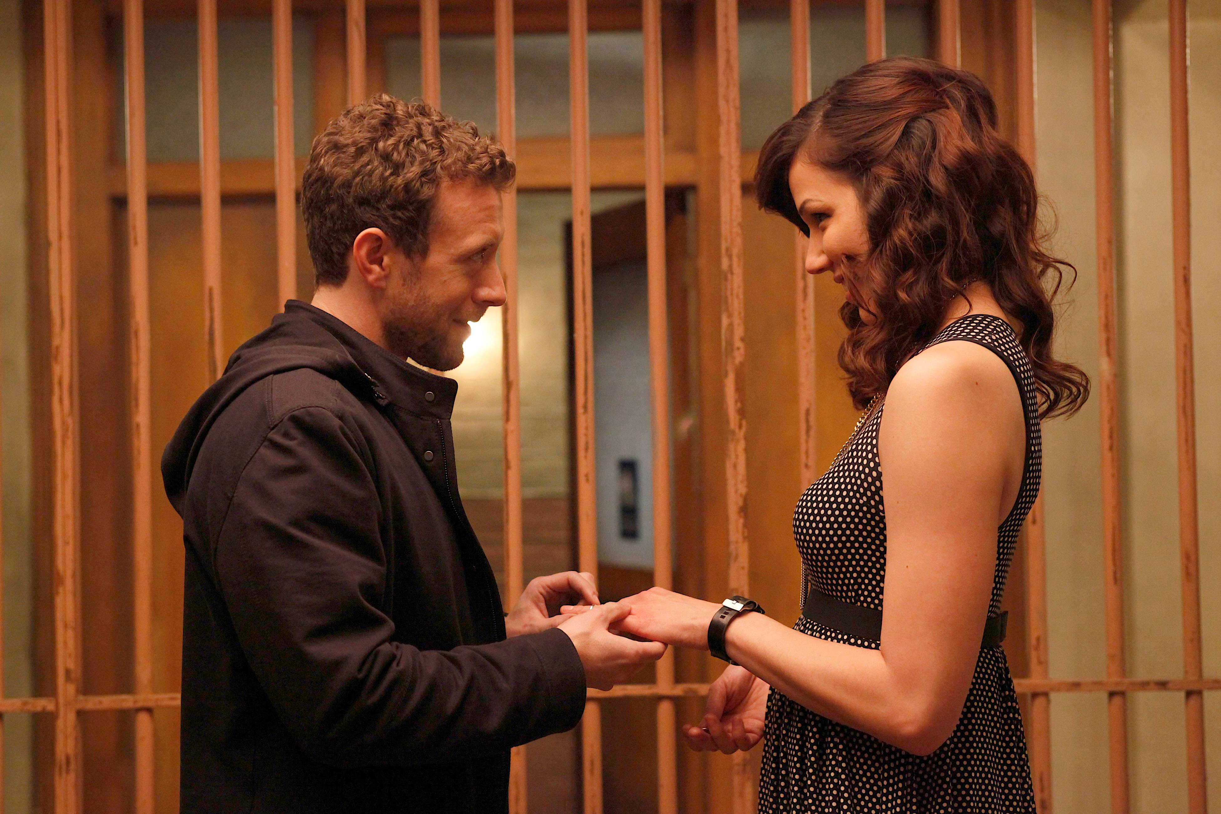 T. J. Thyne proposing to woman HD Wallpaper