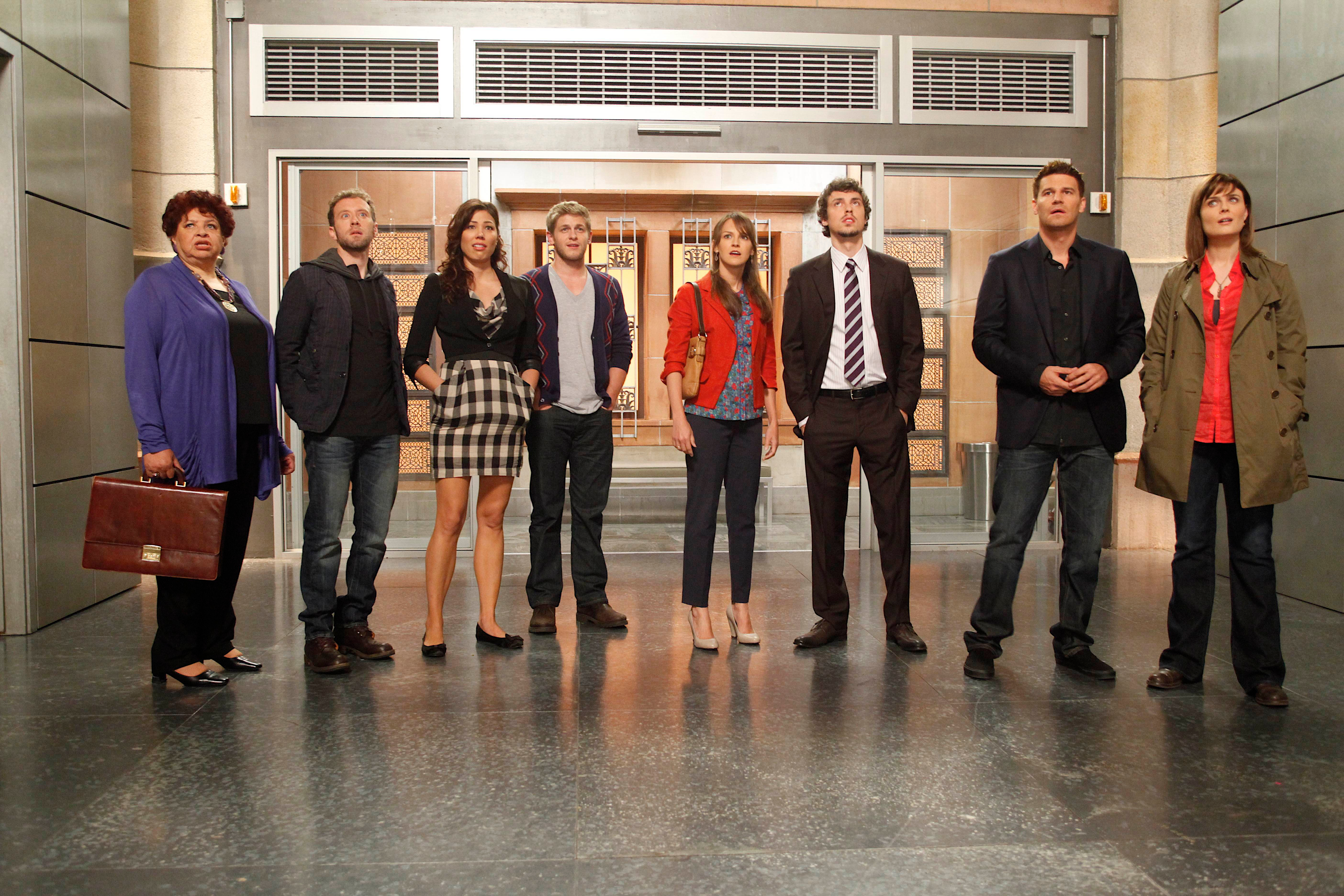 T. J. Thyne and cast standing in a hallway HD Wallpaper