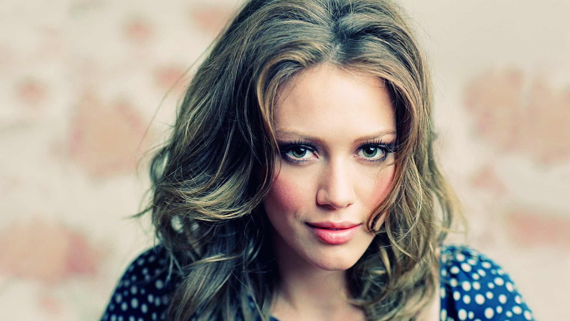 Hilary Duff HD Wallpaper