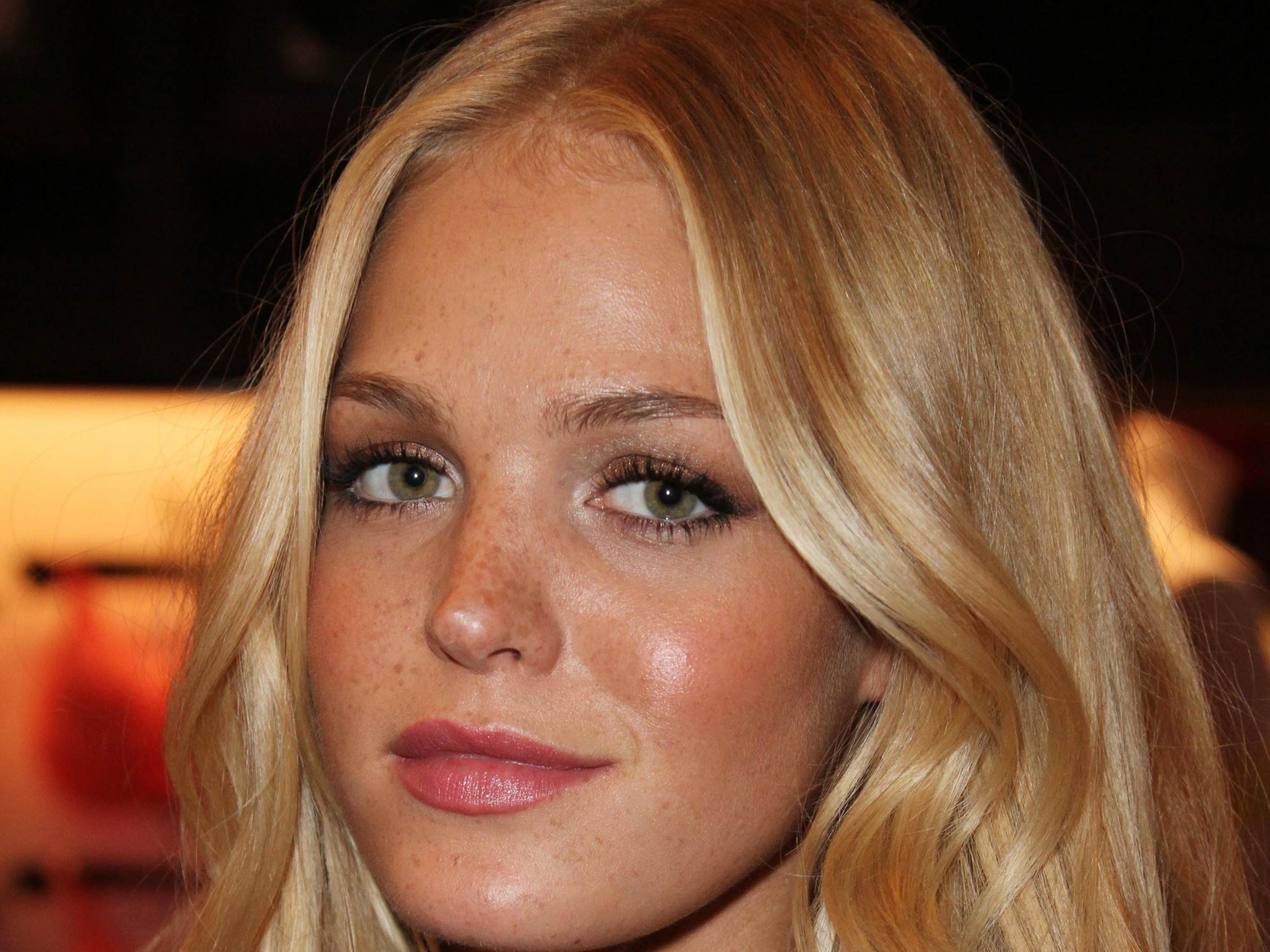 Erin Heatherton HD Wallpaper