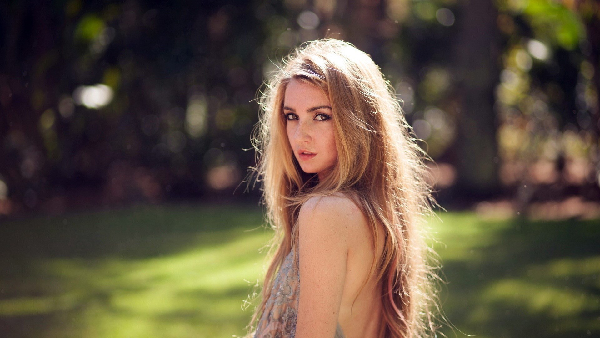 Woman with long blonde hair in a park HD Wallpaper