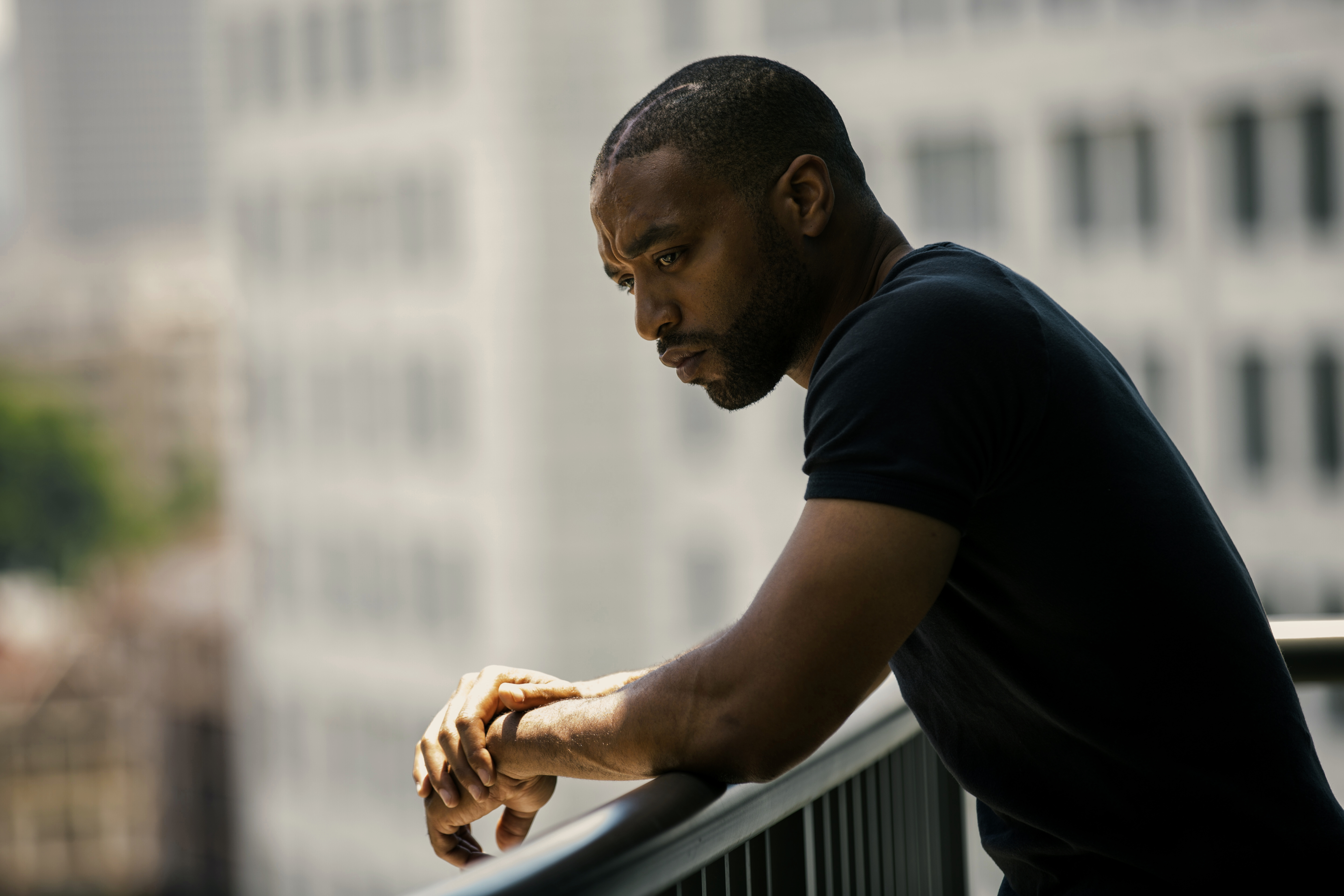 Anthony Mackie on a balcony HD Wallpaper