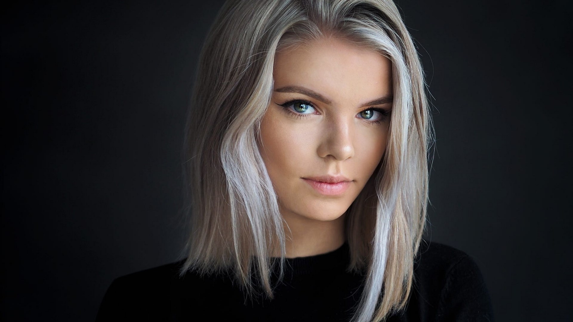 Woman with blonde hair and blue eyes HD Wallpaper