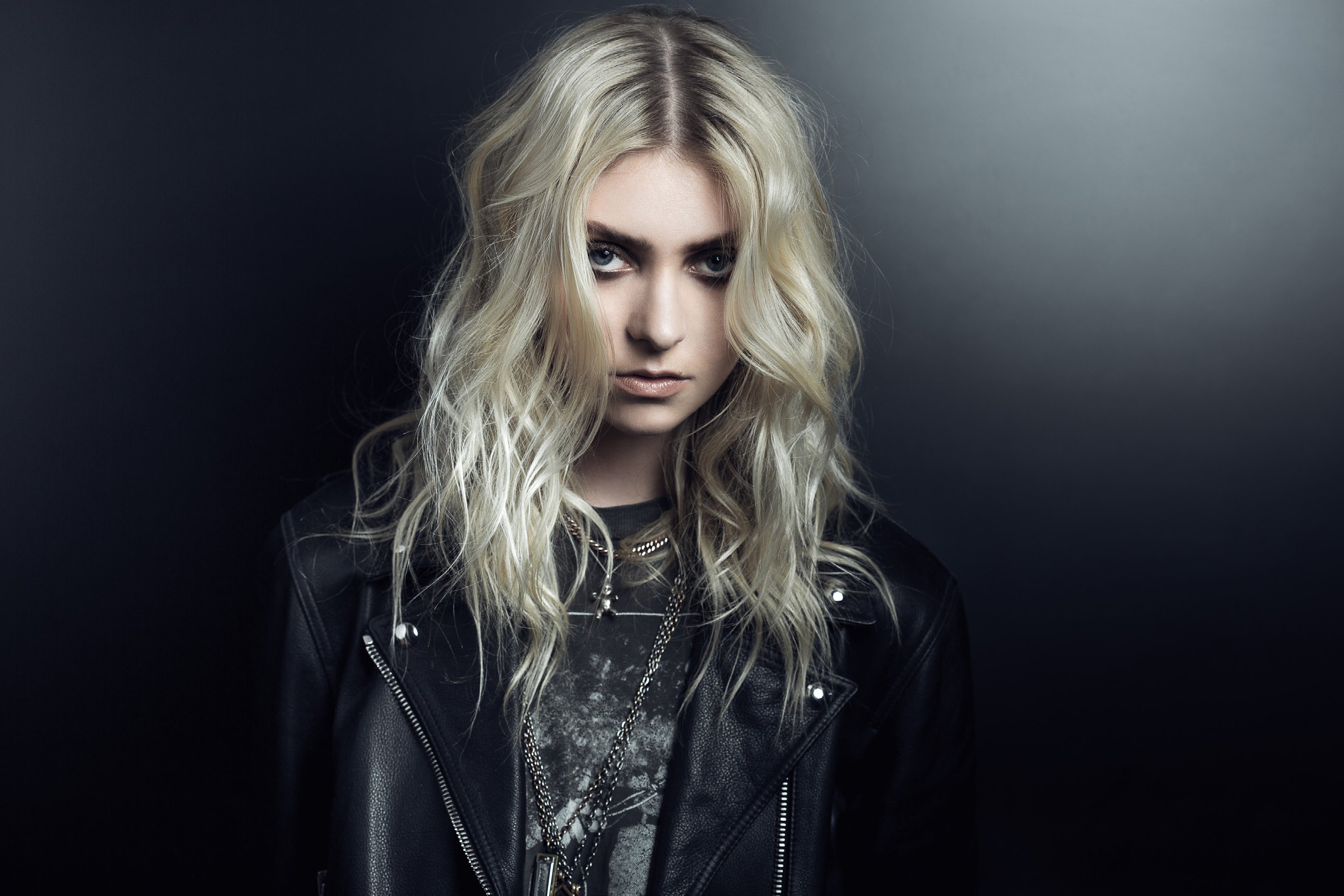 Taylor Momsen HD Wallpaper