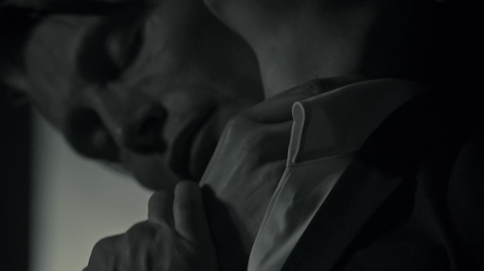 Mads Mikkelsen close-up HD Wallpaper