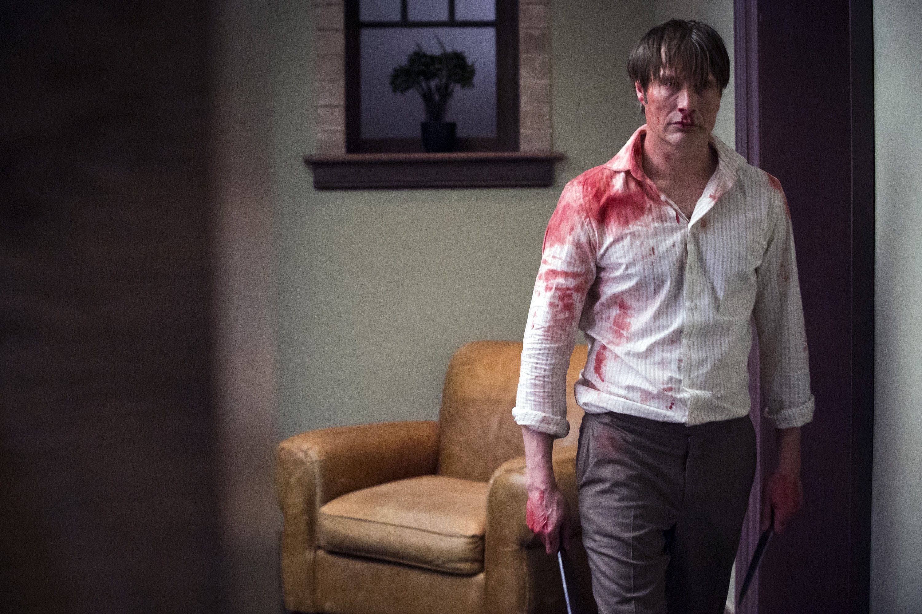 Mads Mikkelsen covered in blood HD Wallpaper