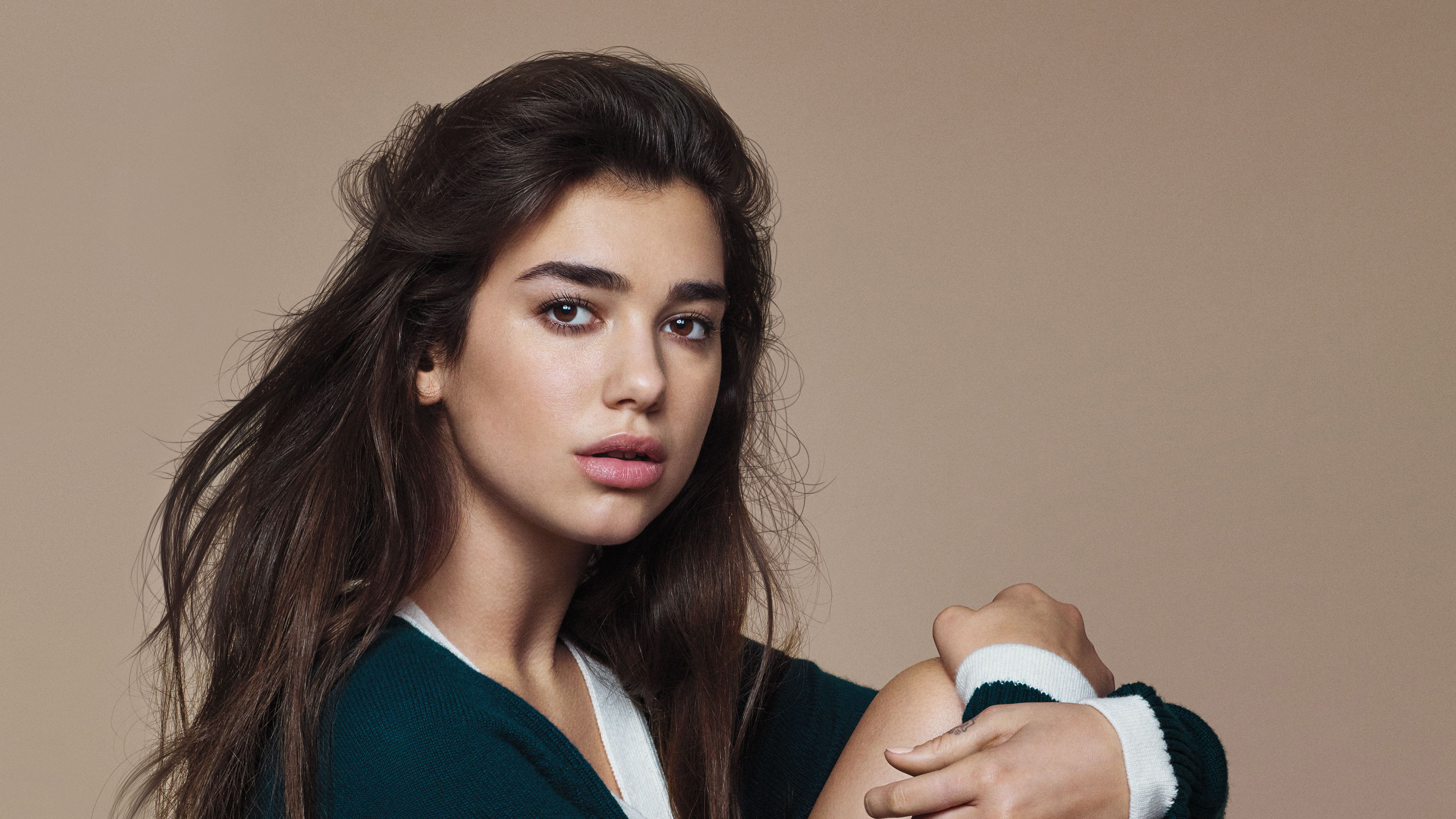 Dua Lipa HD Wallpaper