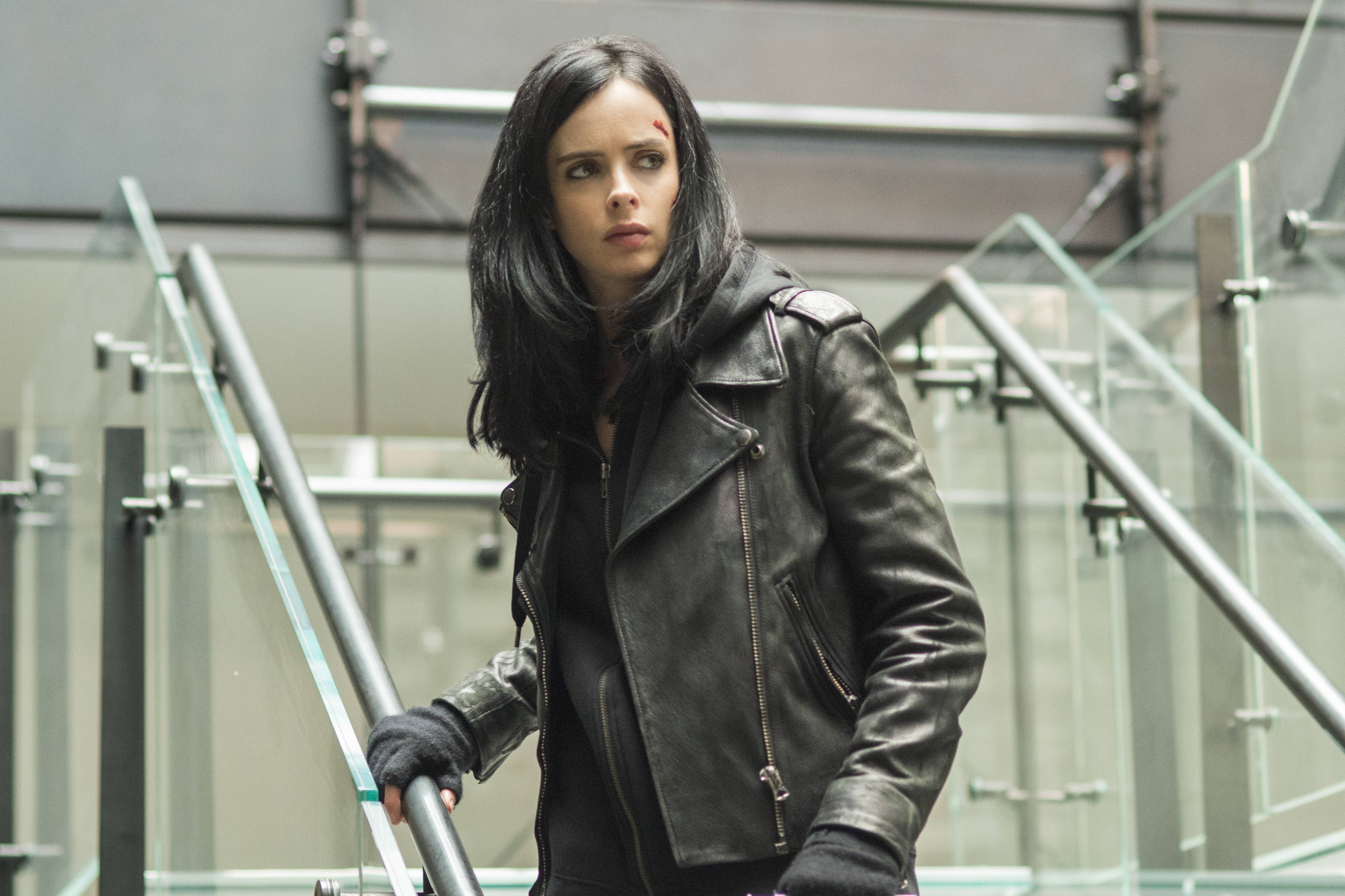 Krysten Ritter on stairs HD Wallpaper
