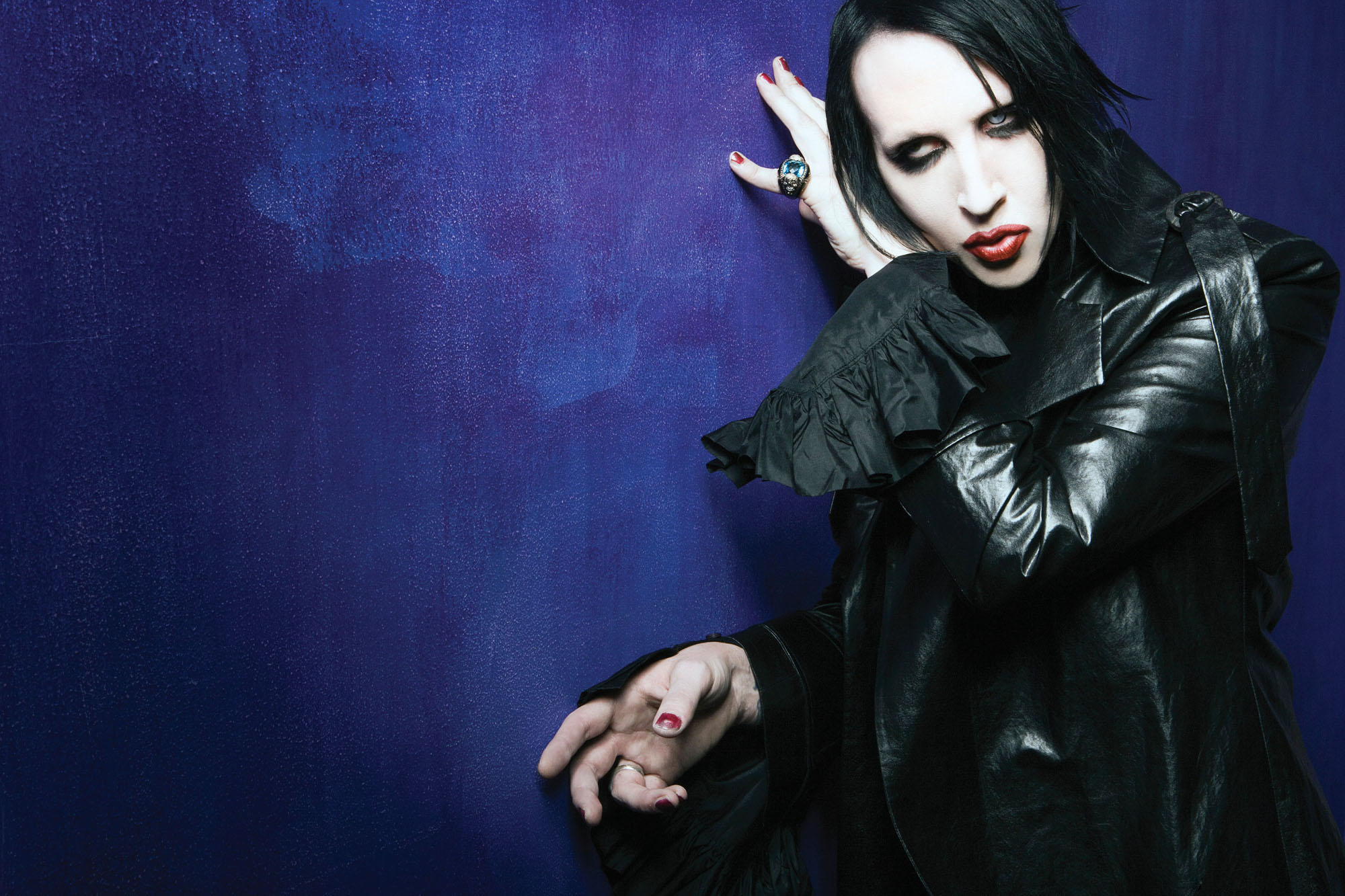 Marilyn Manson leaning against a purple wall HD Wallpaper