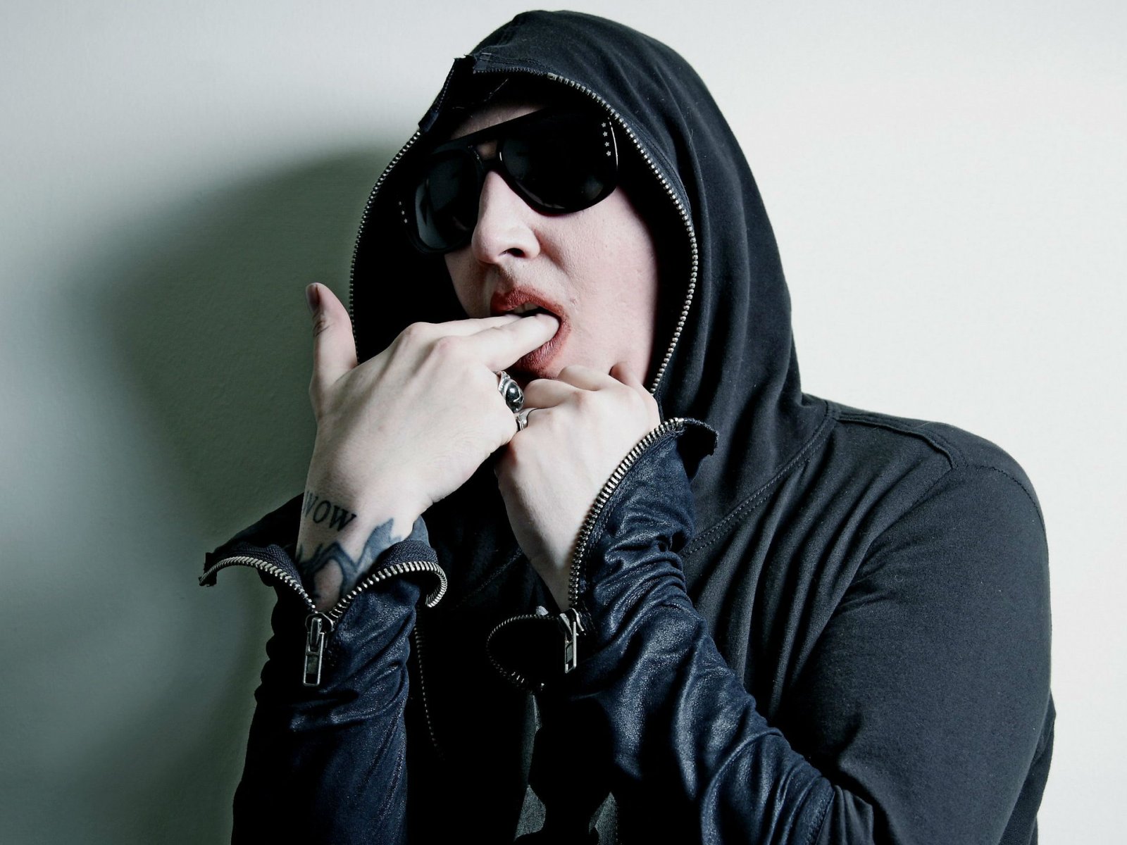 Marilyn Manson wearing sunglasses and hoodie HD Wallpaper