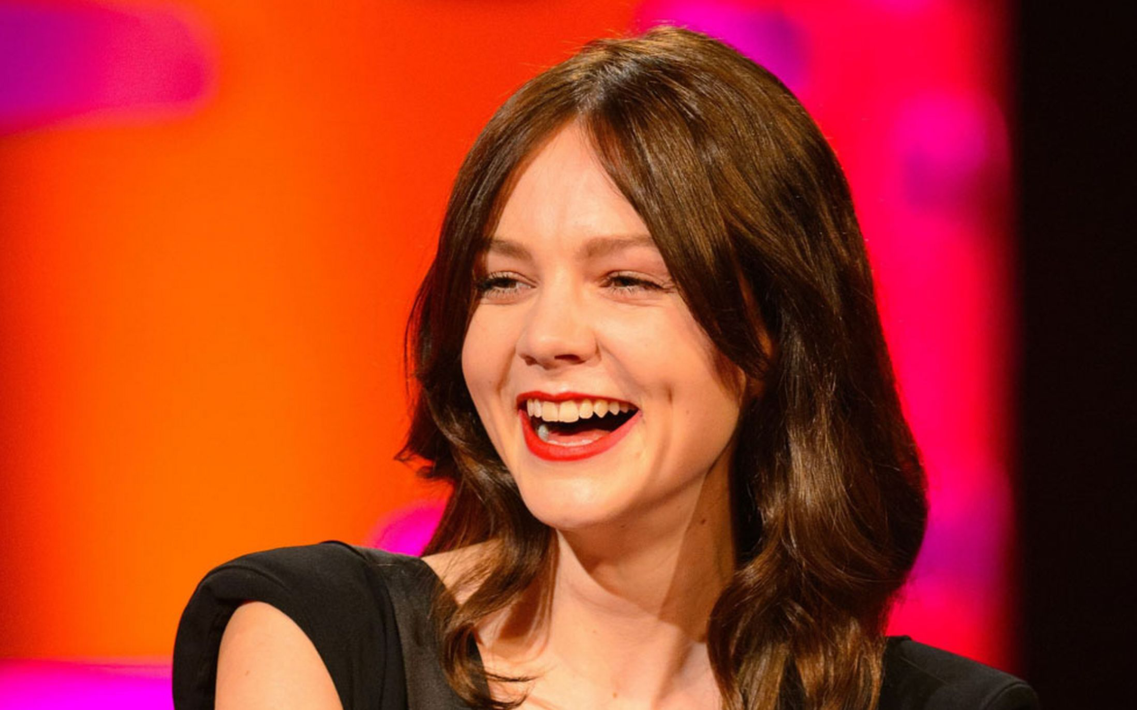 Carey Mulligan laughing HD Wallpaper