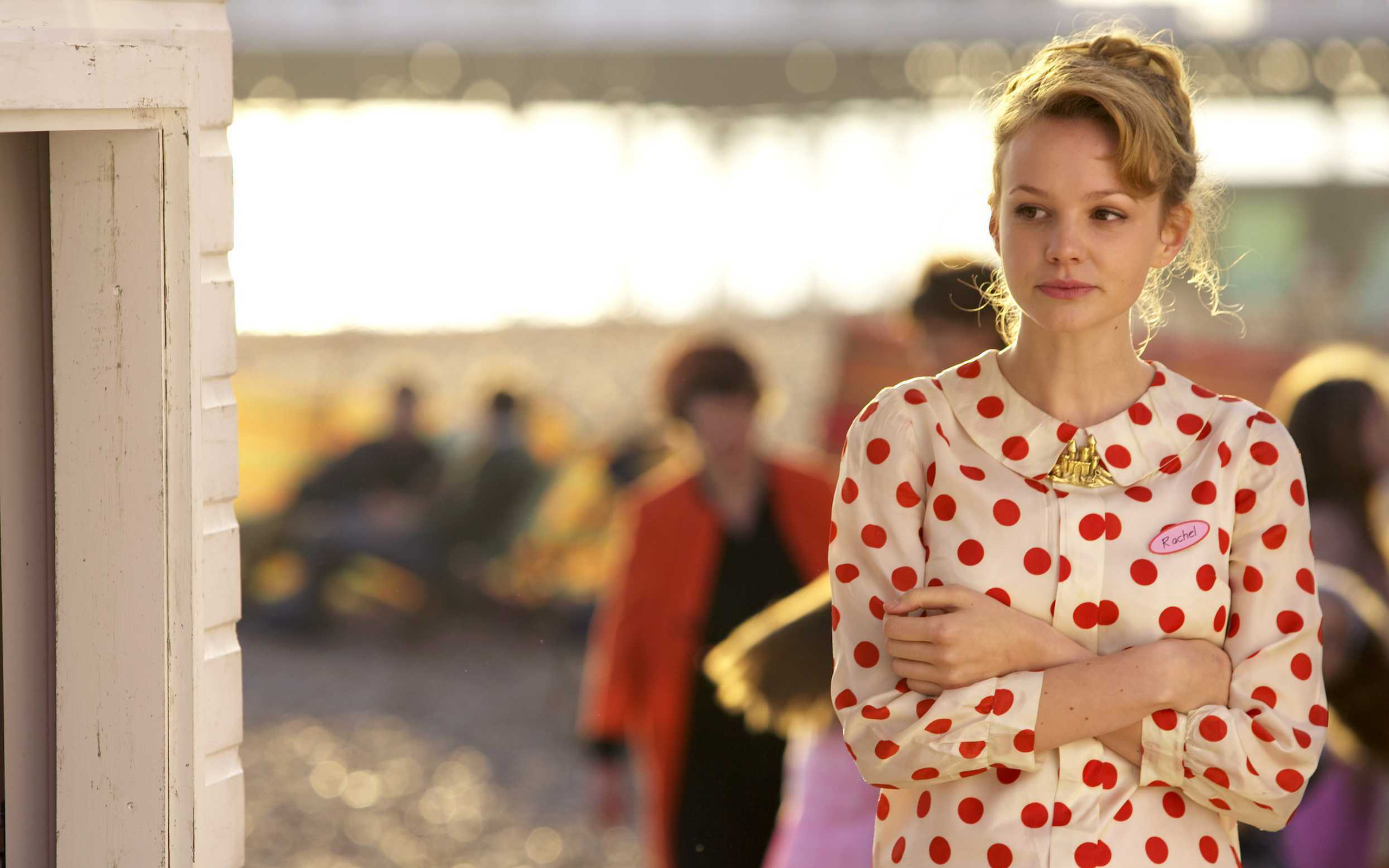 Carey Mulligan in a polka dot dress HD Wallpaper