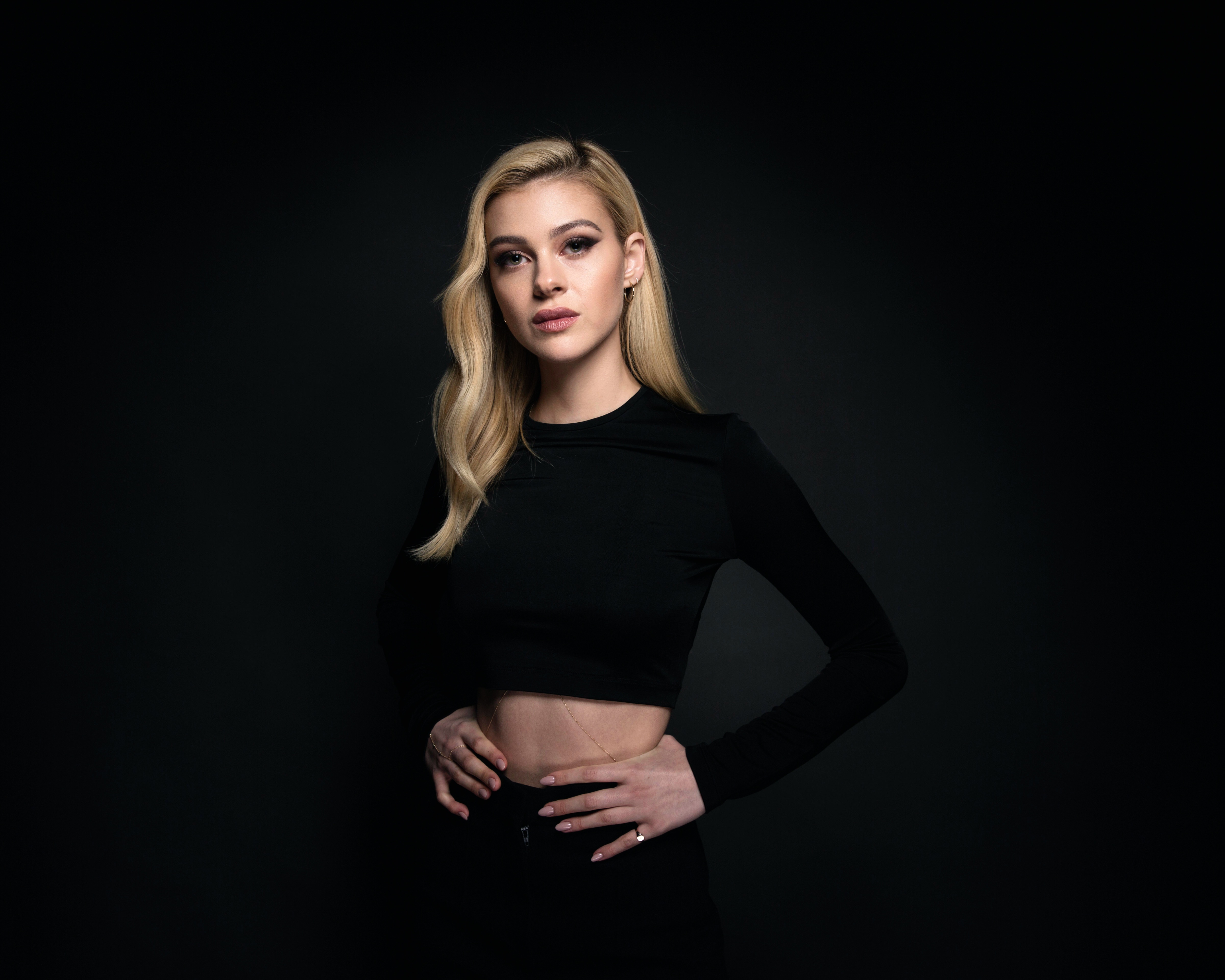 Nicola Peltz in black crop top and pants HD Wallpaper