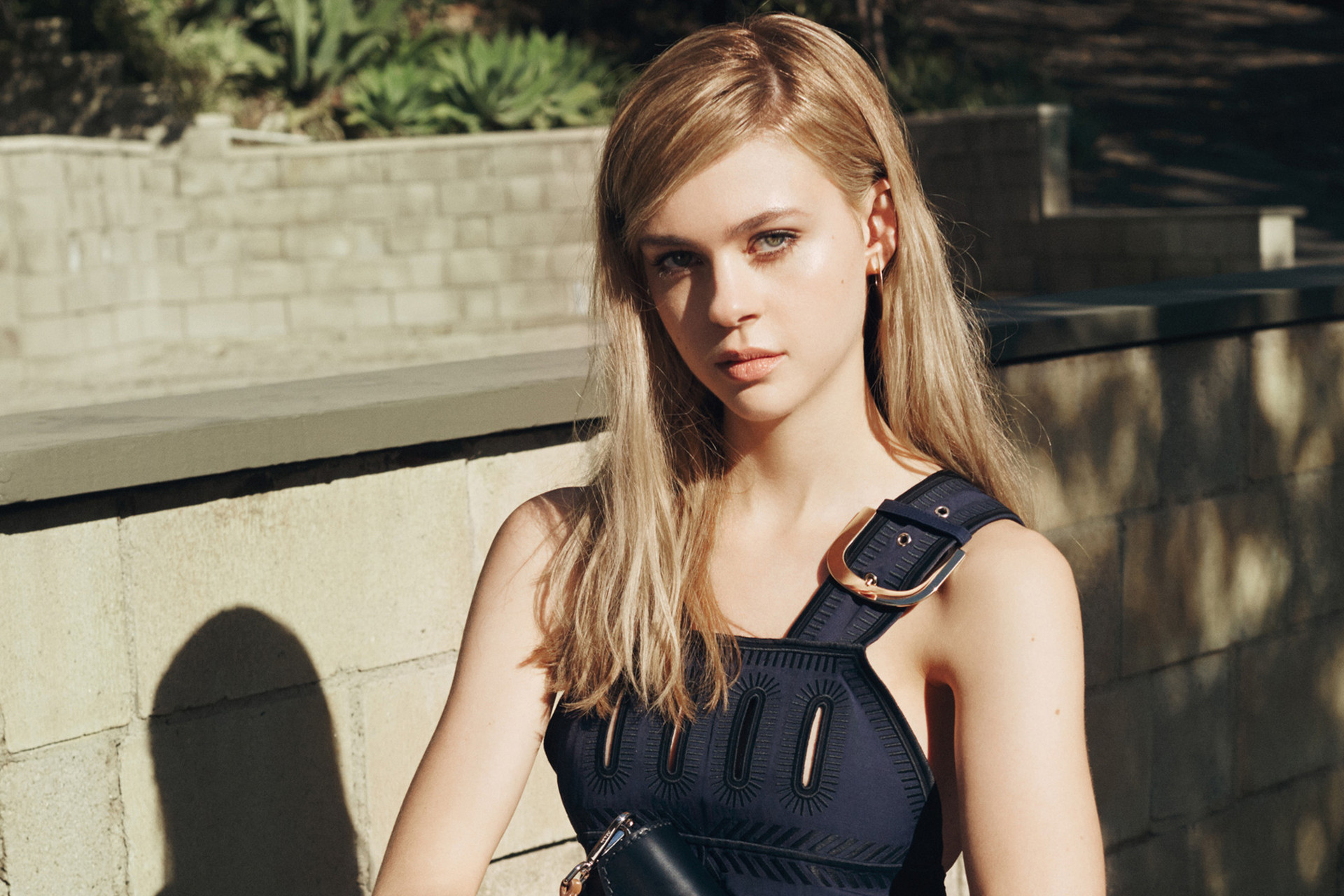 Nicola Peltz in a dark blue dress HD Wallpaper