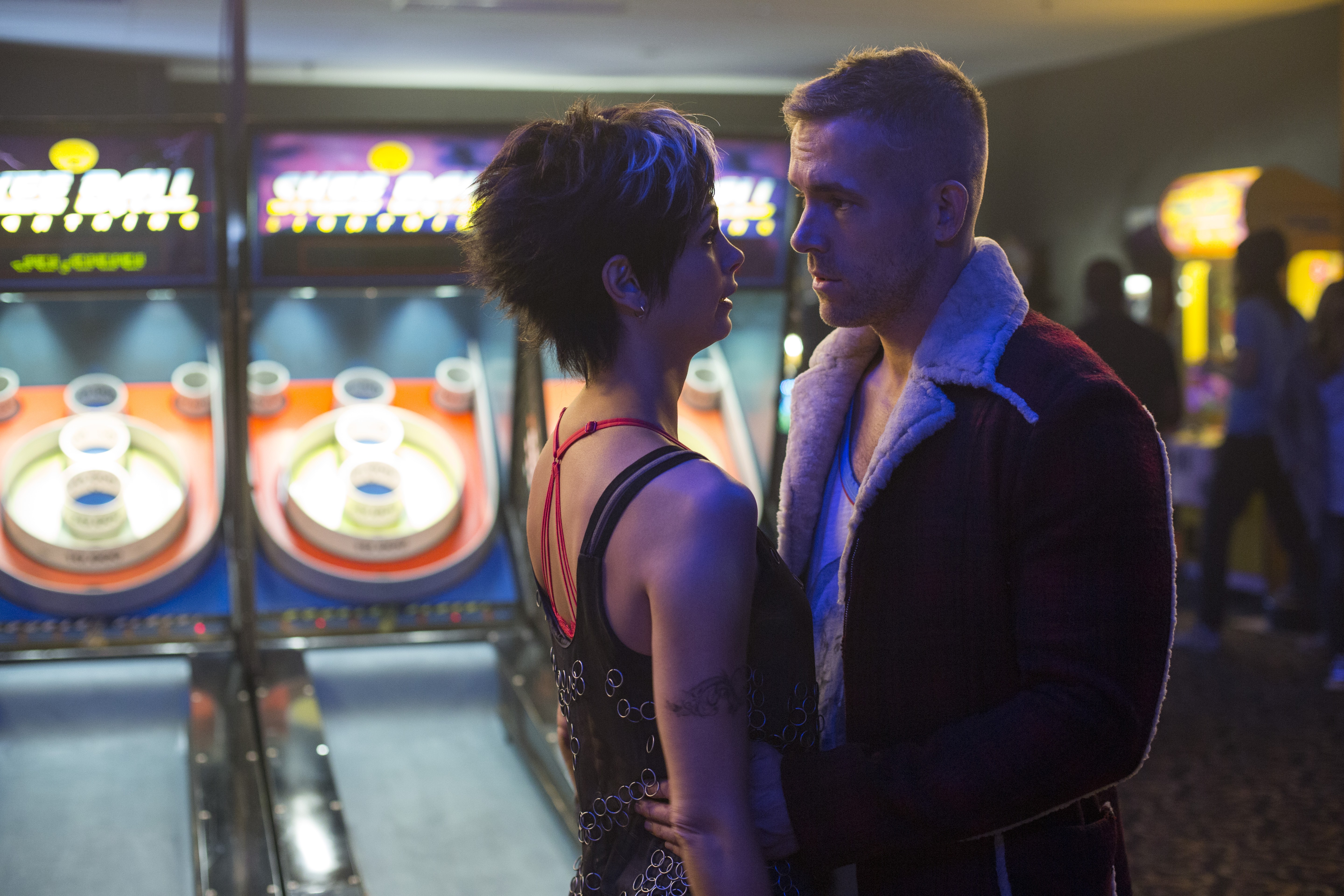 Morena Baccarin and Ryan Reynolds in an arcade HD Wallpaper