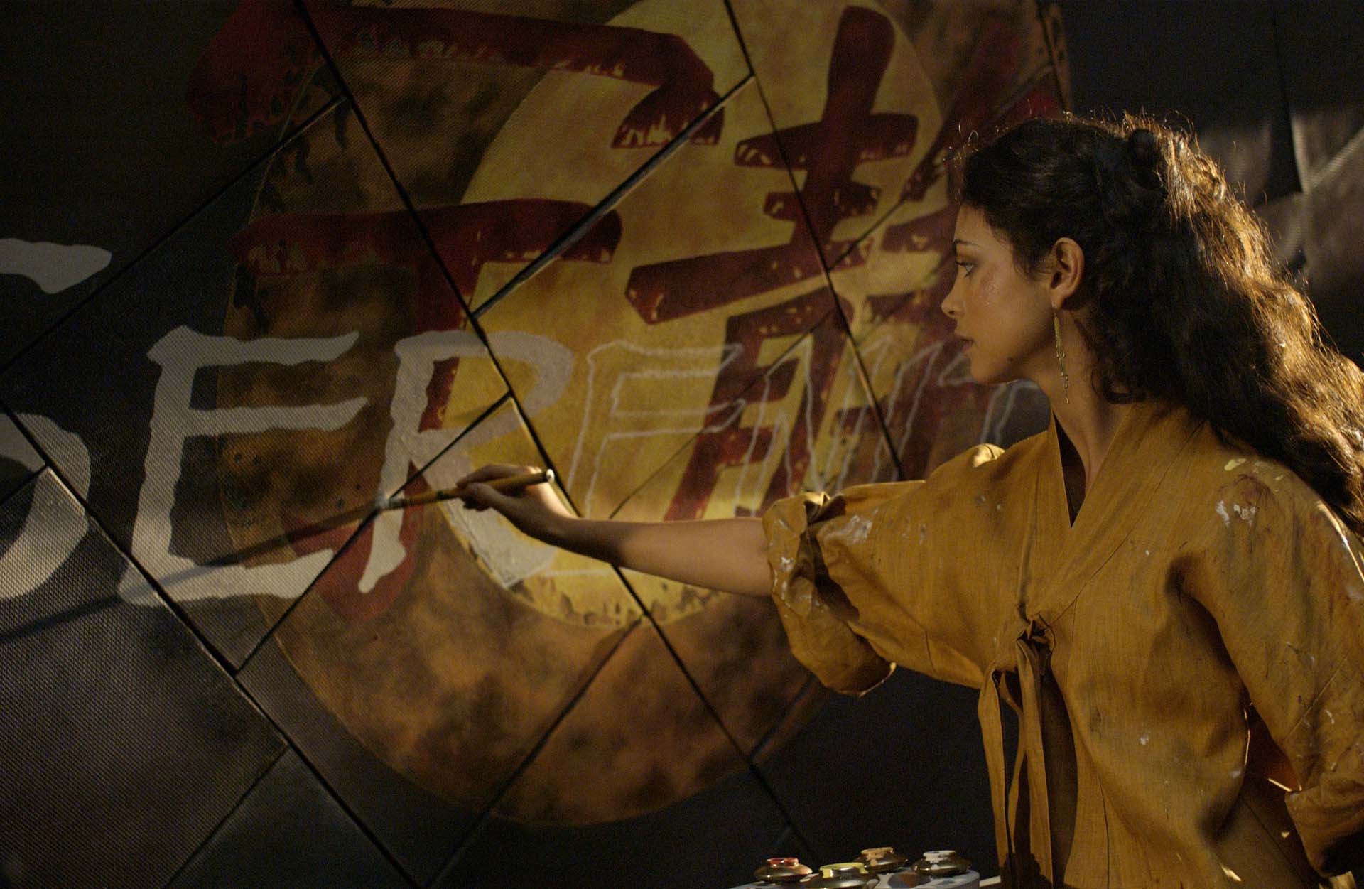 Morena Baccarin painting on a mural HD Wallpaper