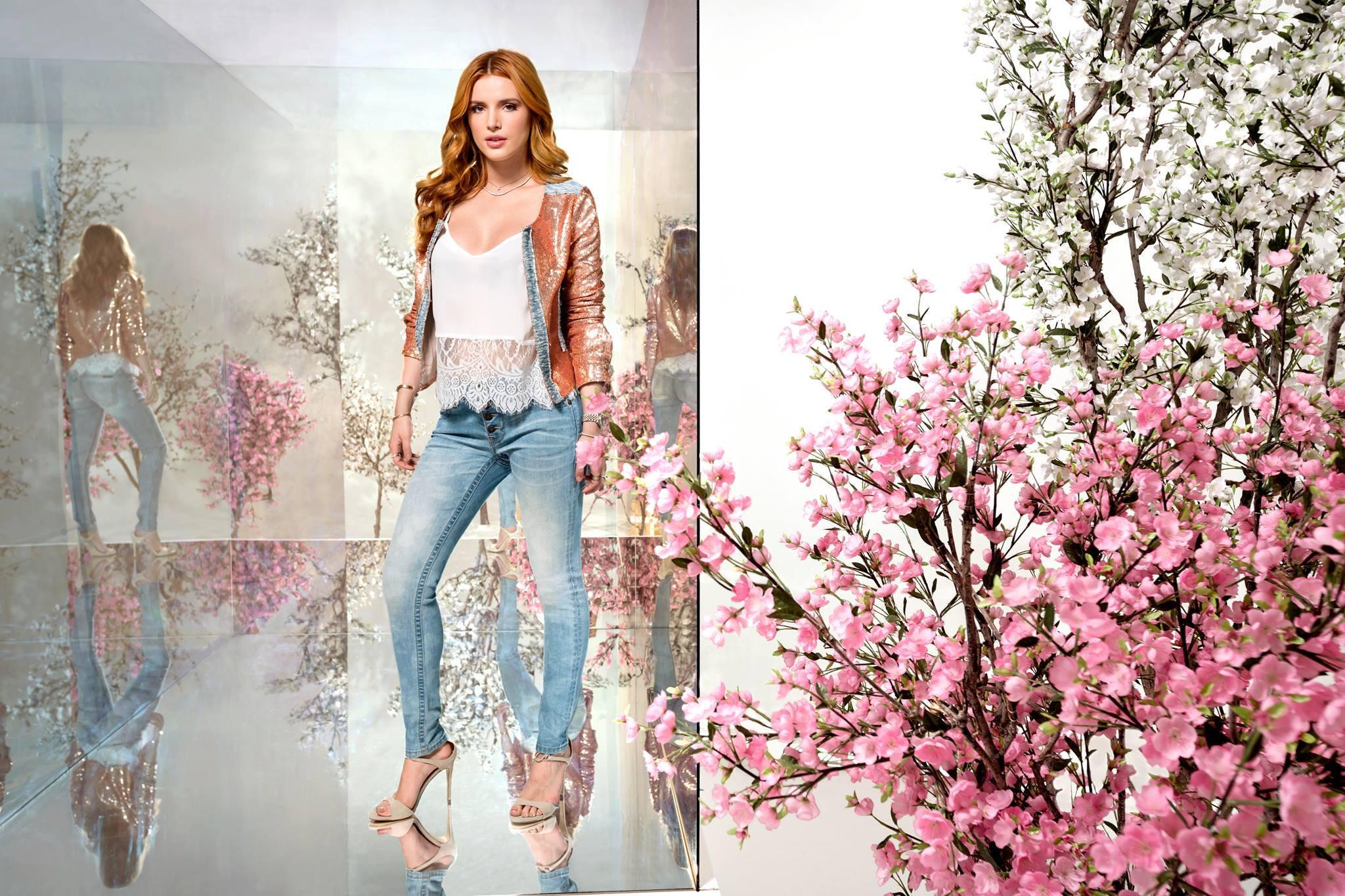 Bella Thorne in sequined jacket and jeans HD Wallpaper