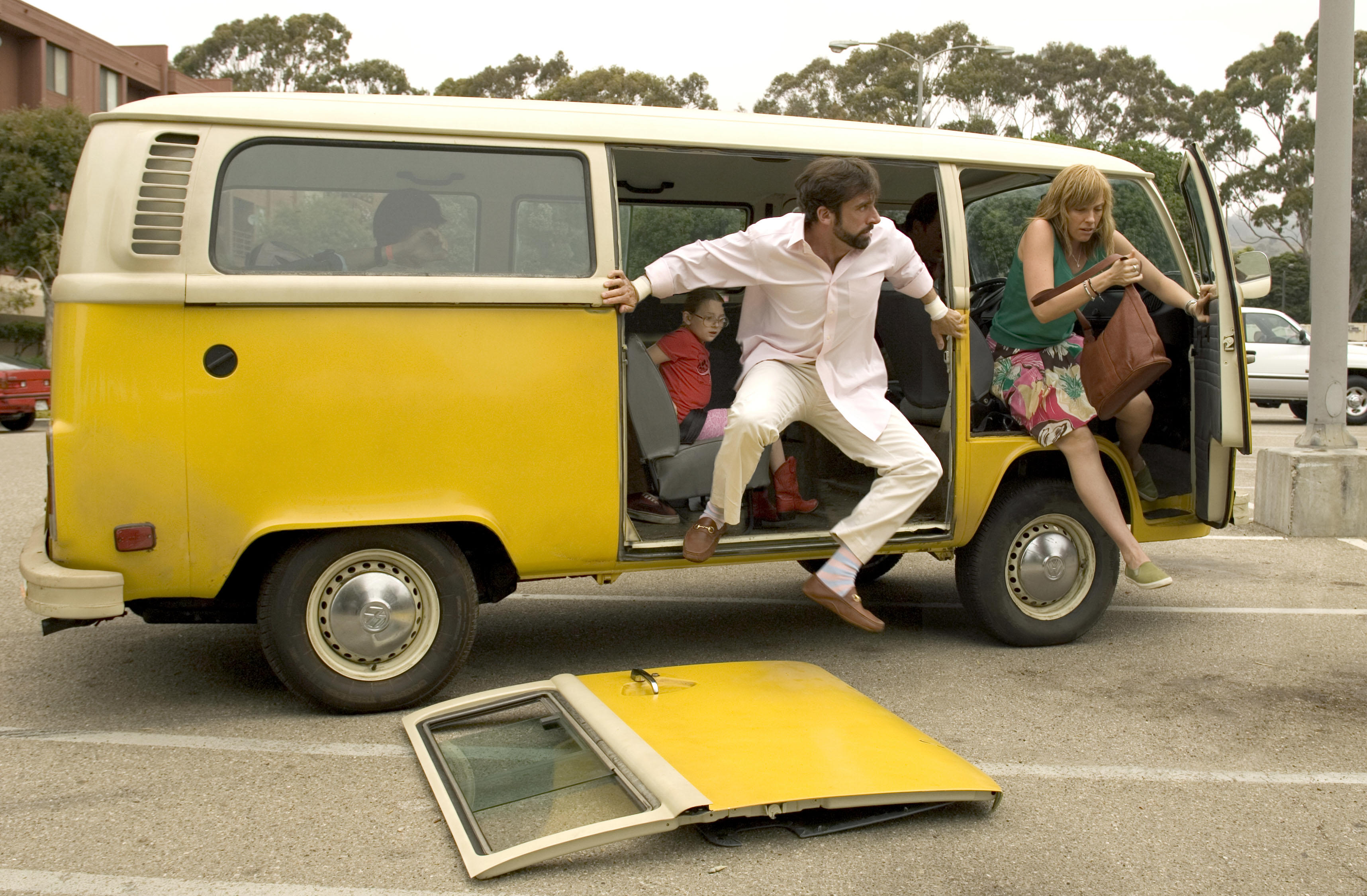 Steve Carell exiting a yellow van HD Wallpaper