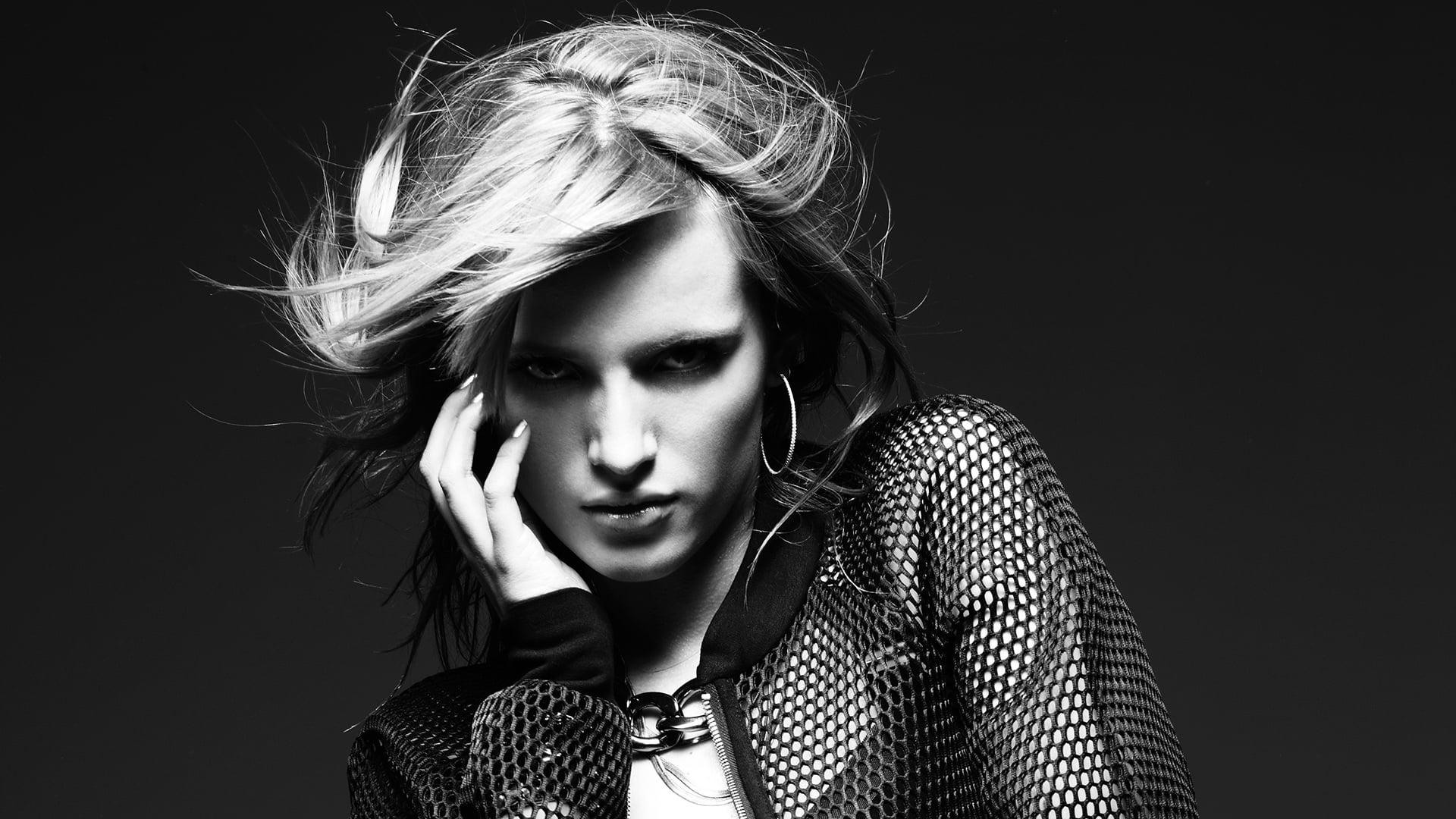 Bella Thorne in black and white HD Wallpaper