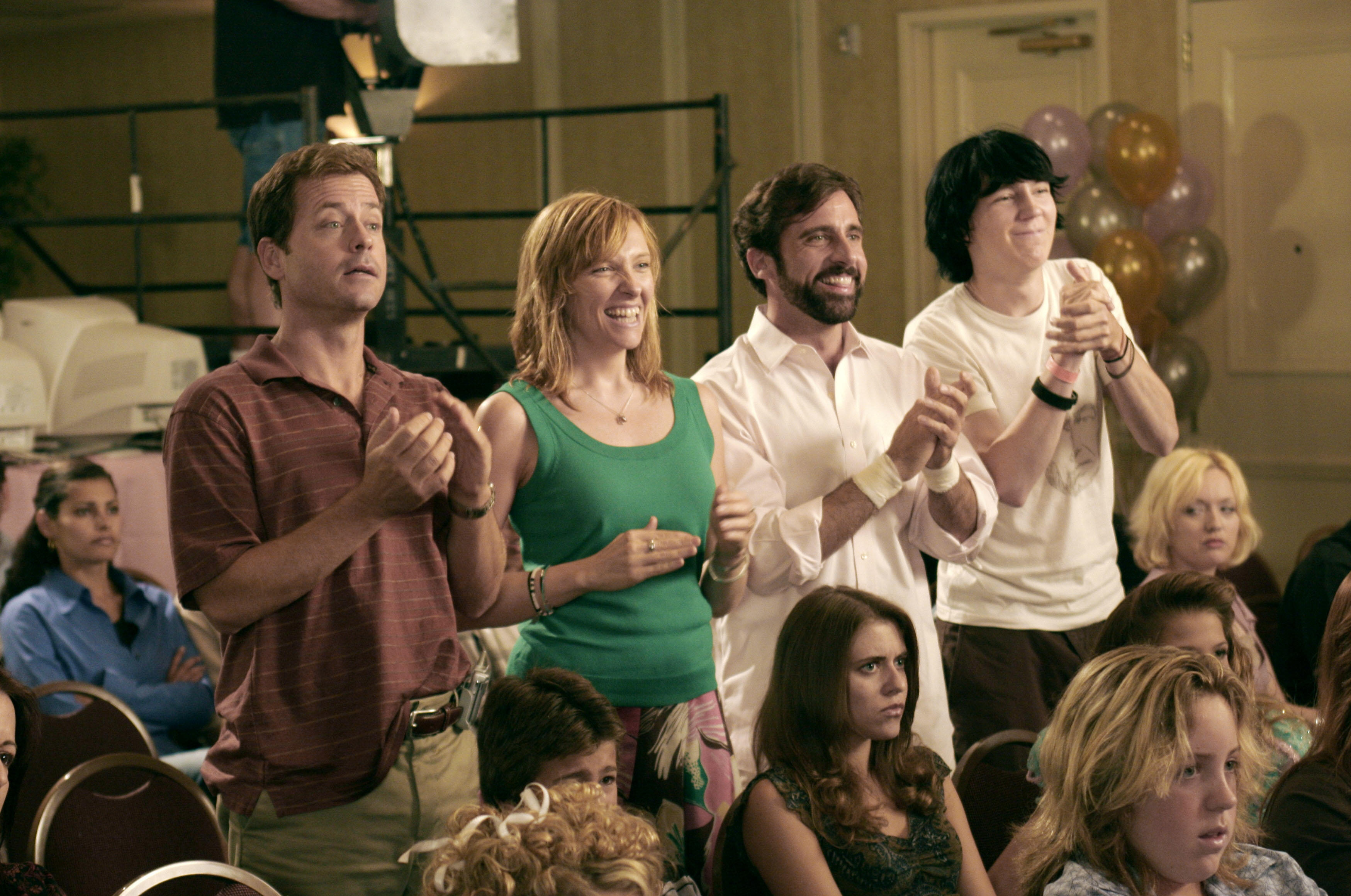 Steve Carell and cast clapping HD Wallpaper