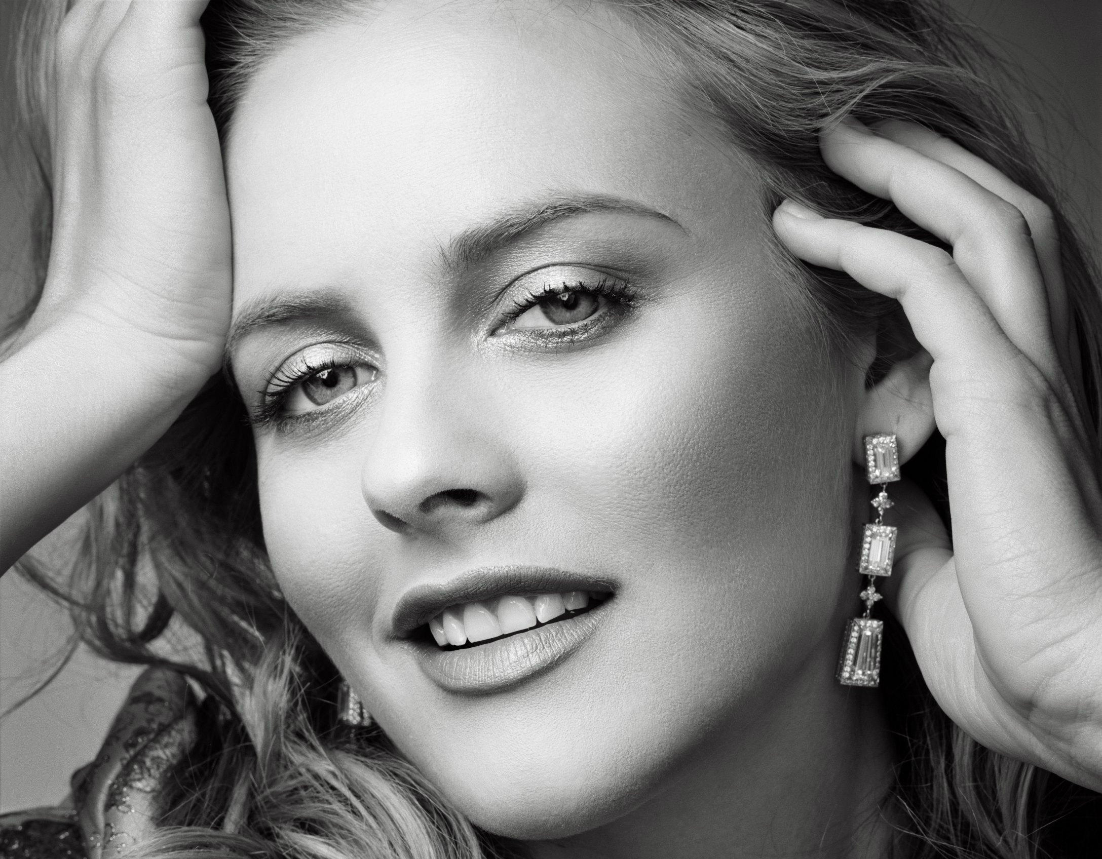 Alicia Silverstone HD Wallpaper