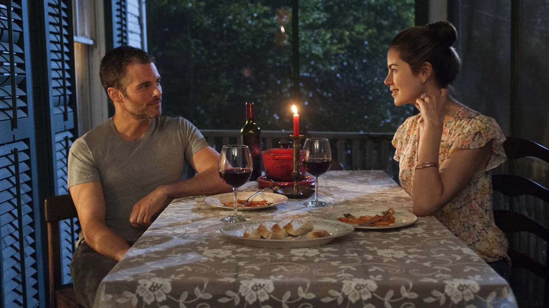Michelle Monaghan and man at dinner HD Wallpaper