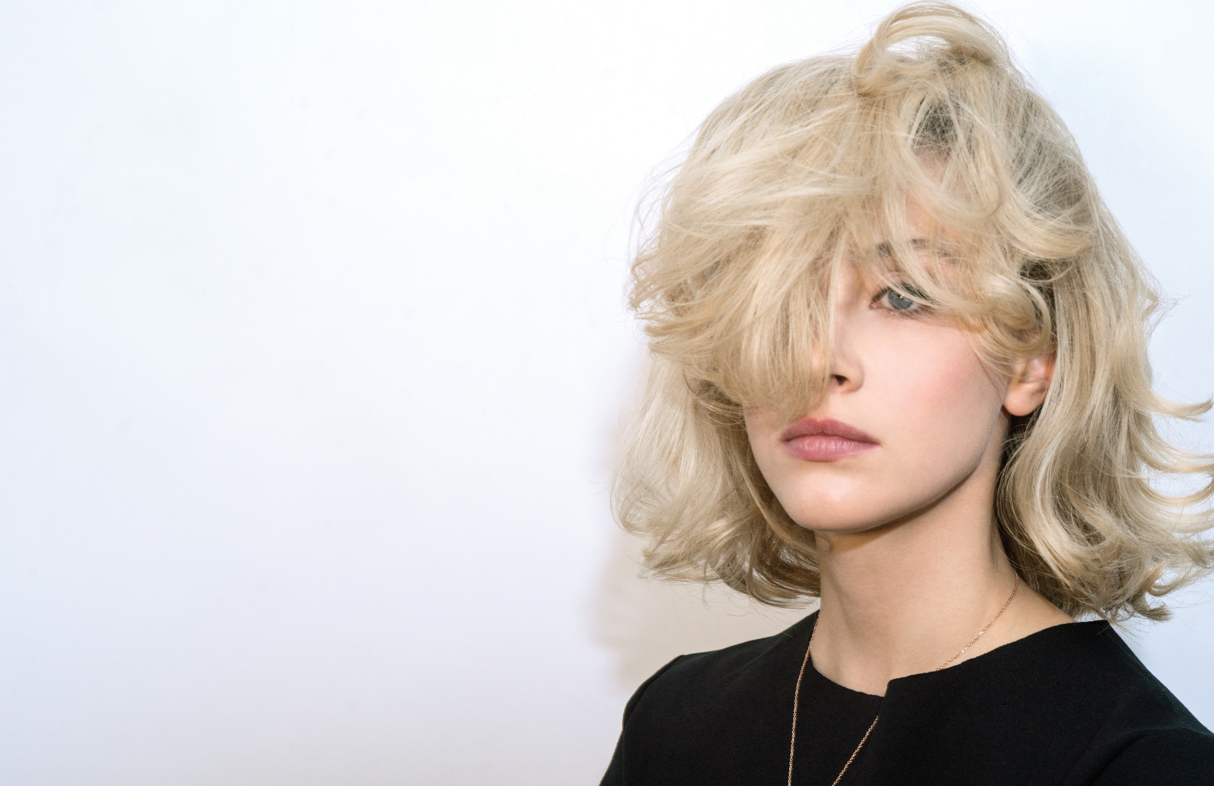 Sarah Gadon HD Wallpaper