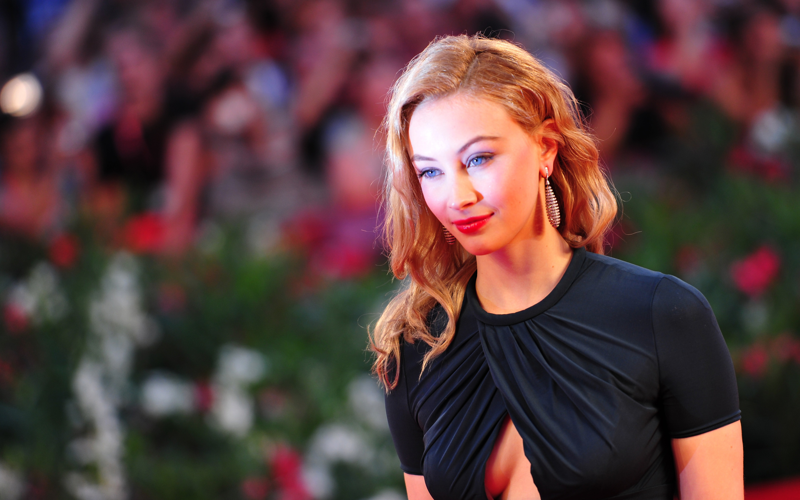 Sarah Gadon on a Red Carpet HD Wallpaper
