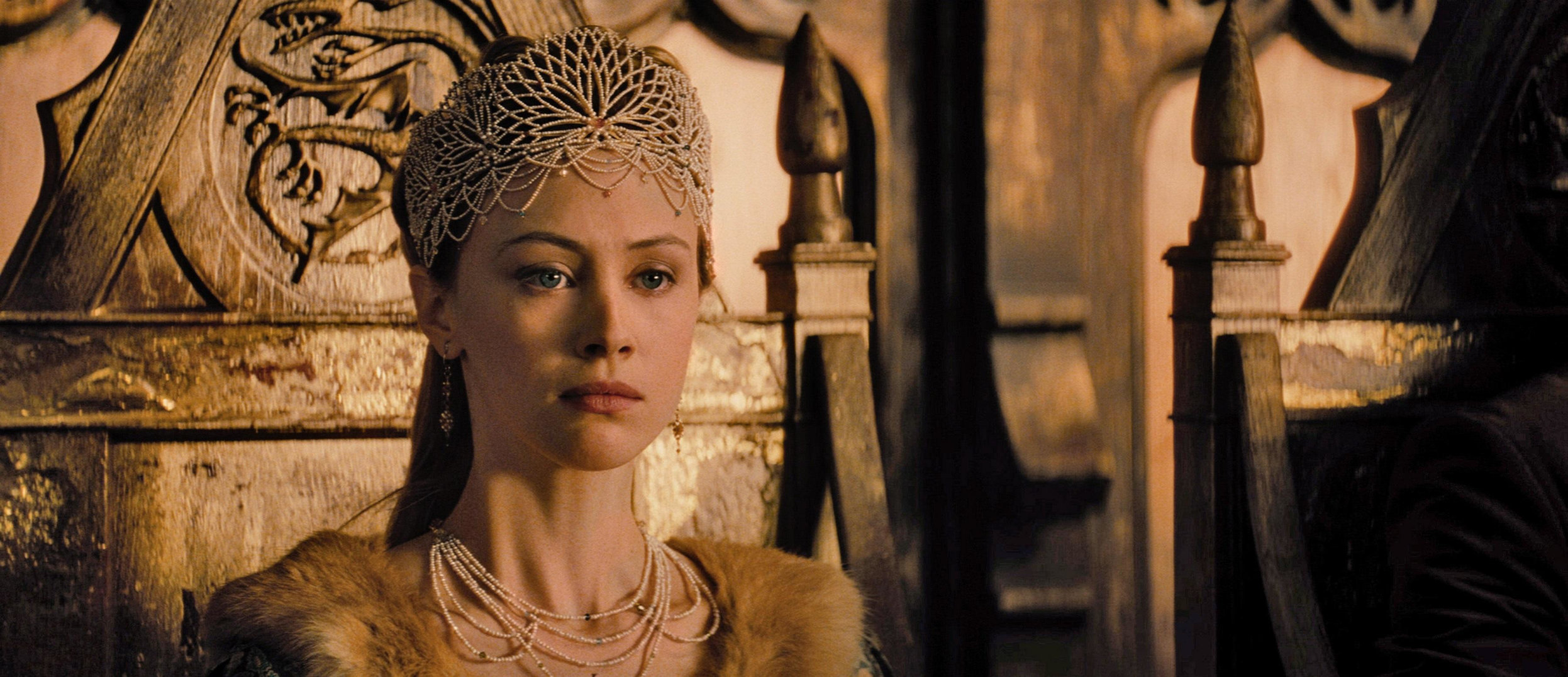 Sarah Gadon in a regal headdress and fur stole HD Wallpaper
