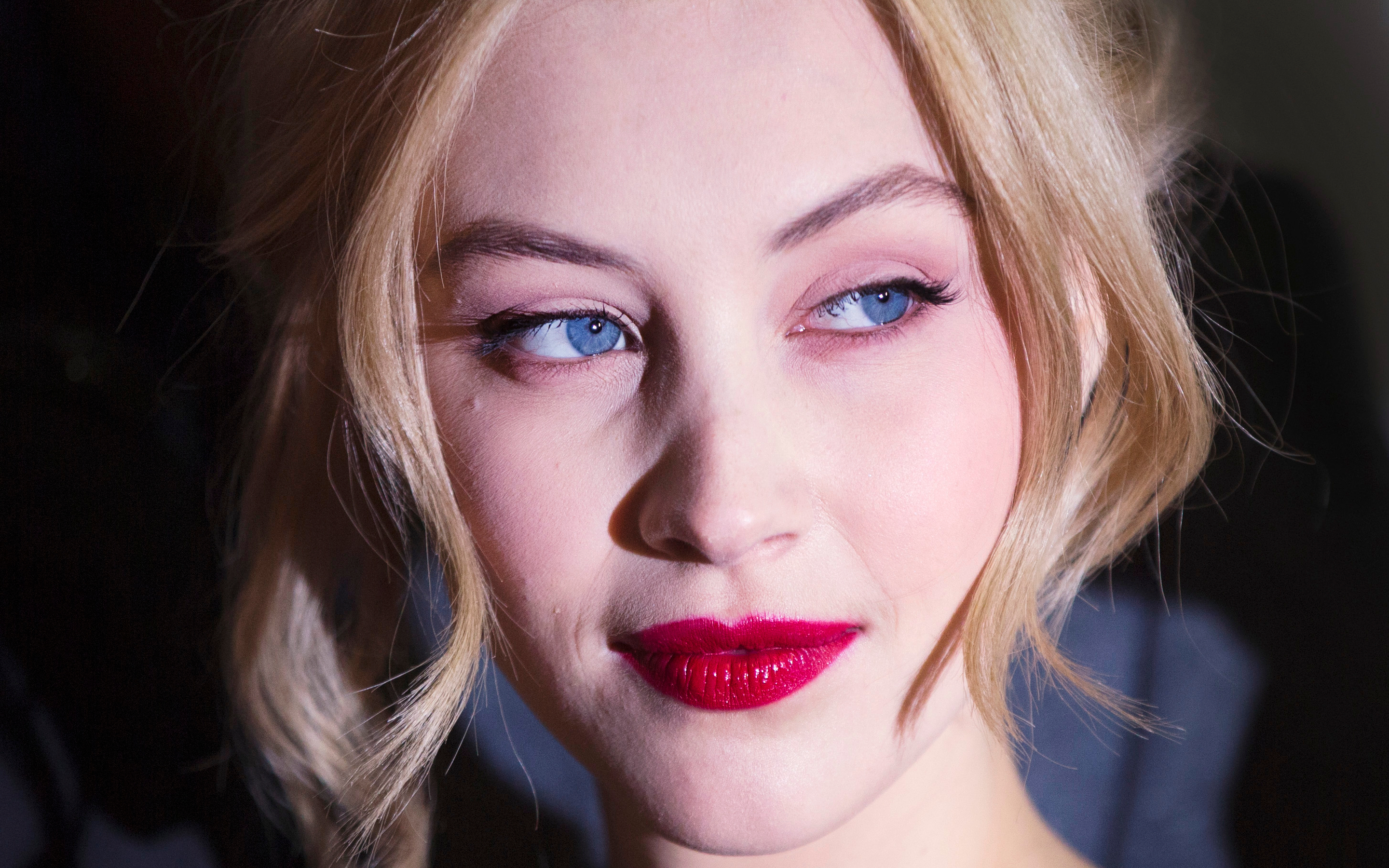 Sarah Gadon HD Wallpaper