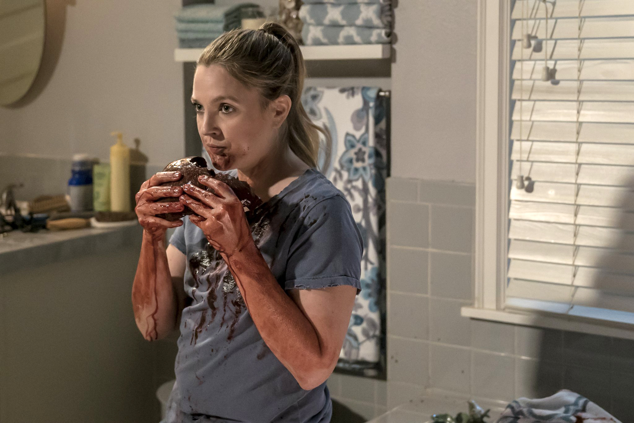 Drew Barrymore eating a bloody object HD Wallpaper