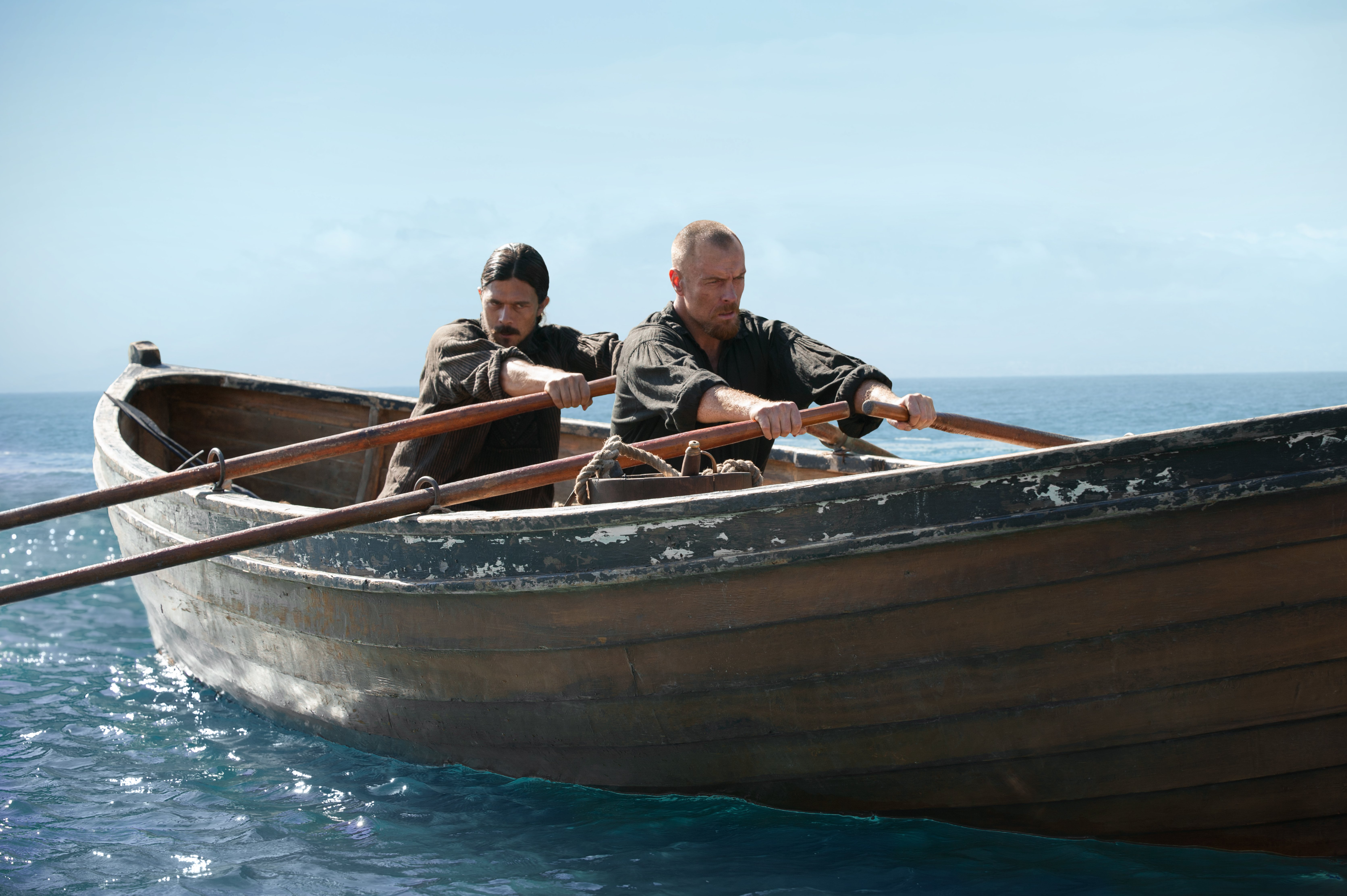 Toby Stephens rowing a boat HD Wallpaper