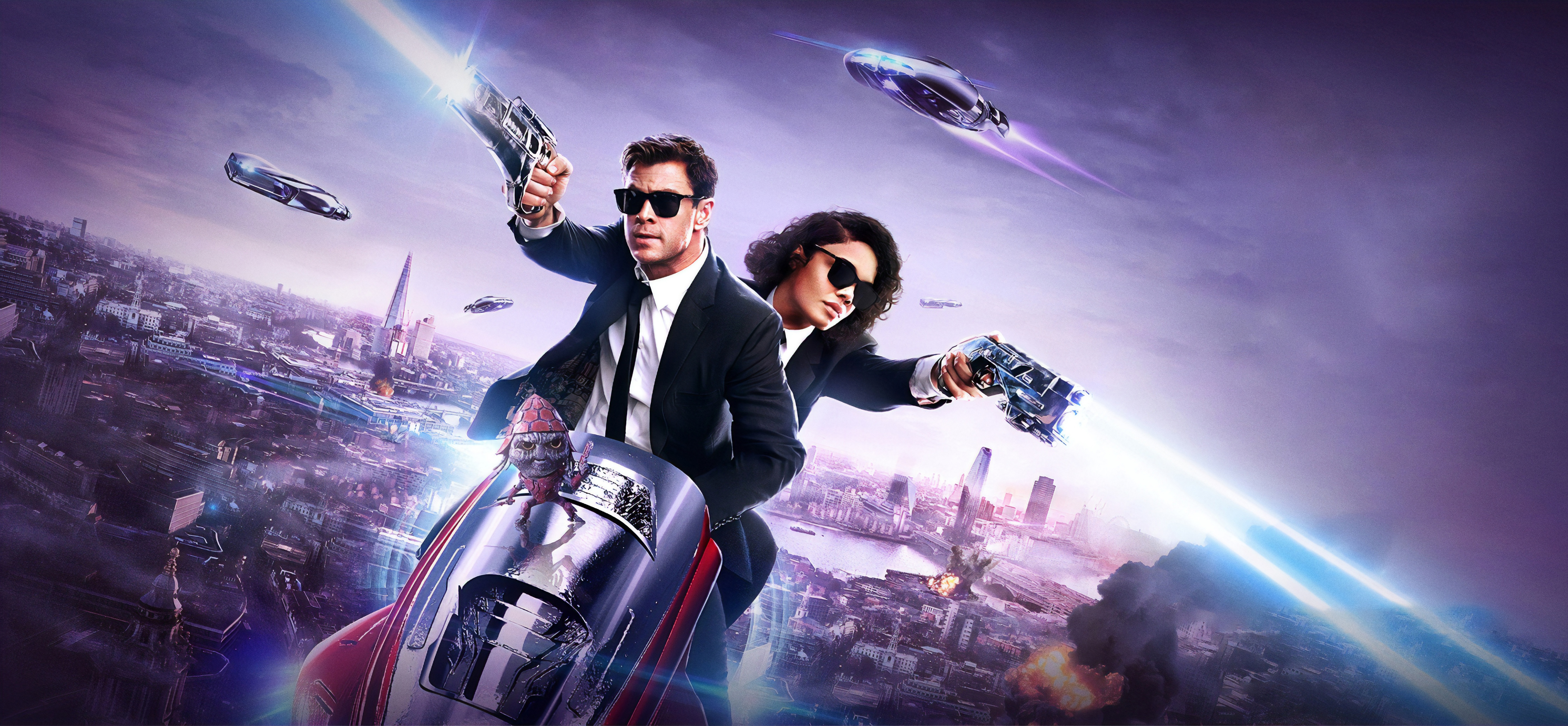 Tessa Thompson and Chris Hemsworth in Men in Black: International HD Wallpaper