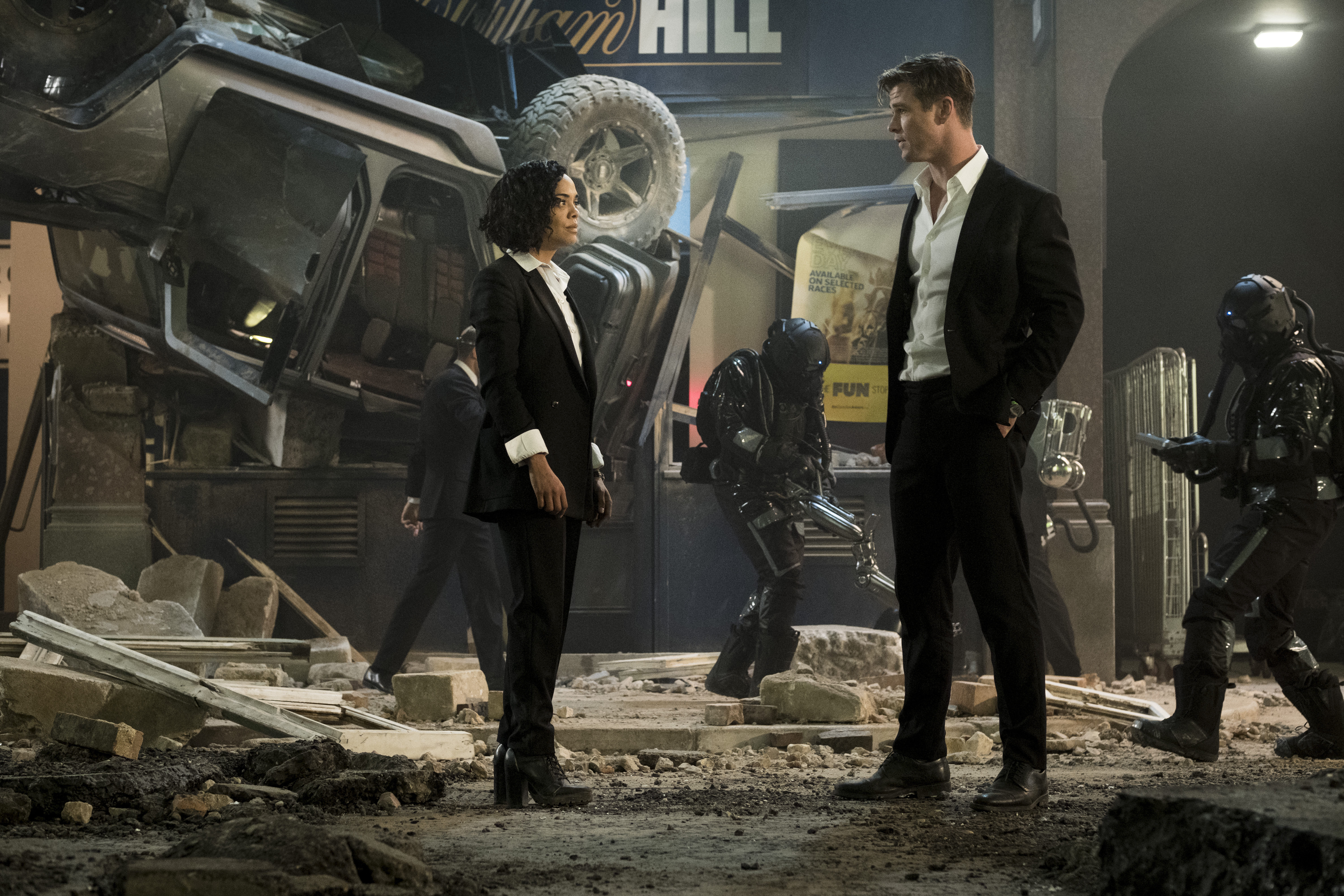 Tessa Thompson and Chris Hemsworth in Men in Black: International HD Wallpaper