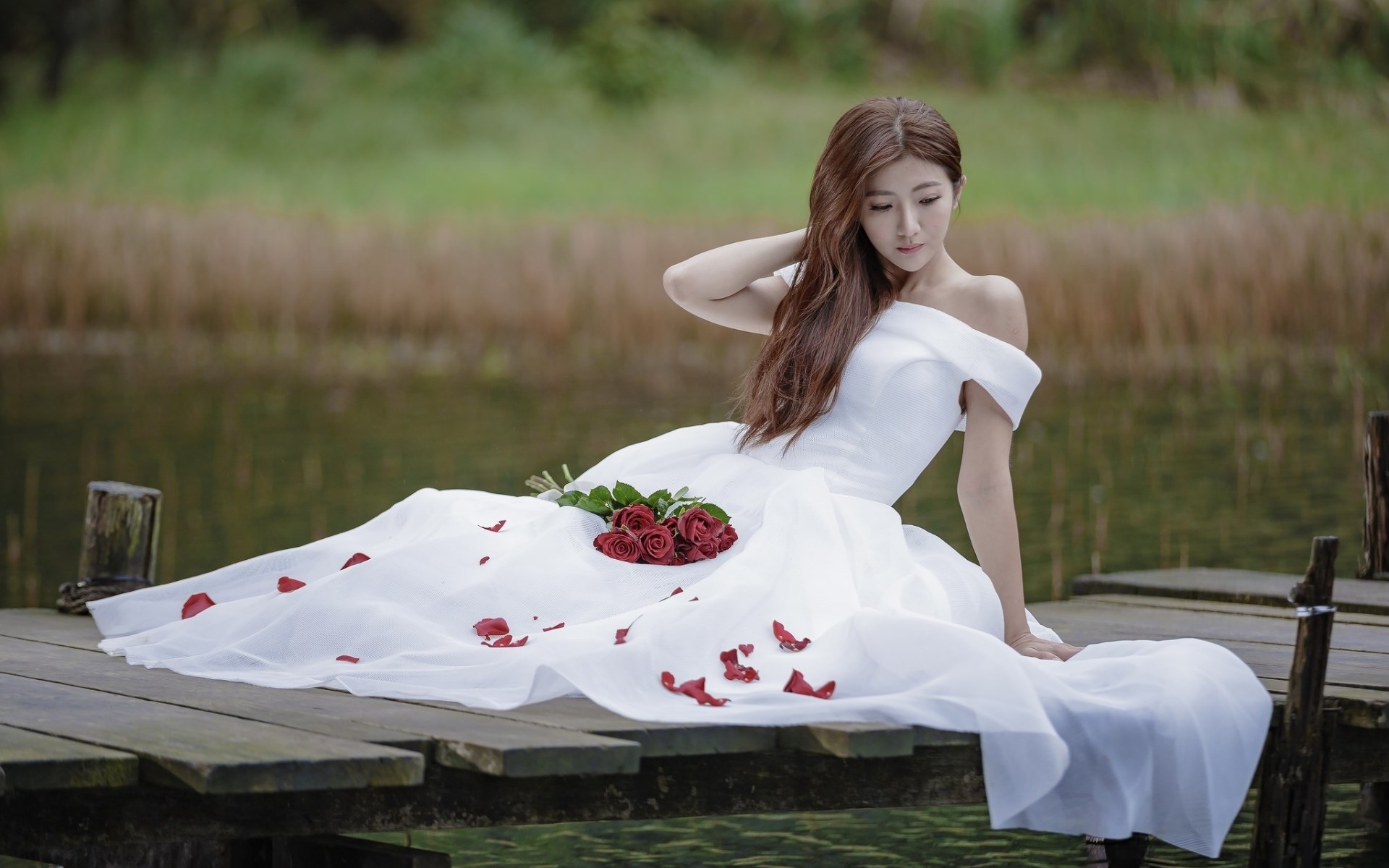 Woman in white dress with roses on a dock HD Wallpaper