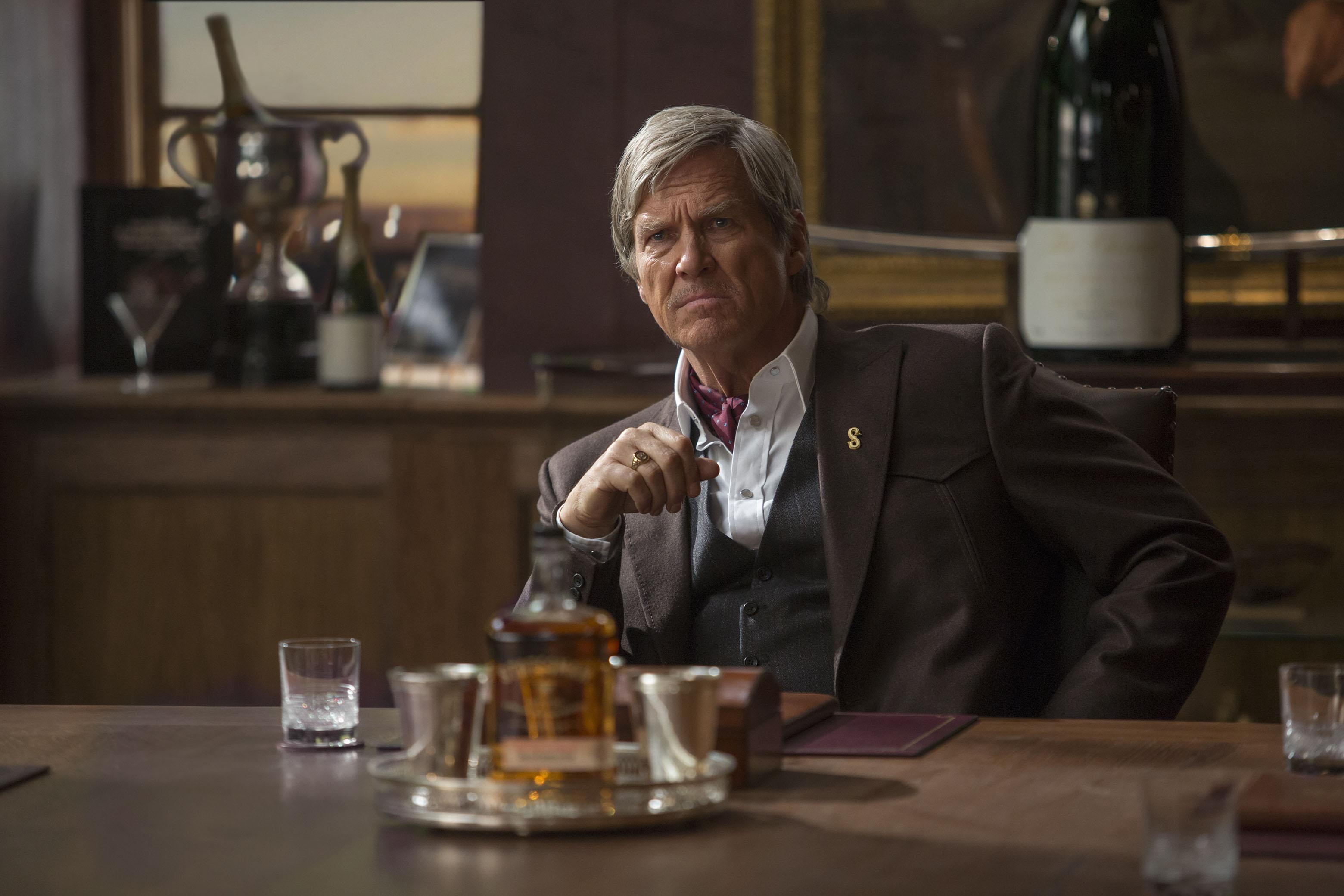 Jeff Bridges in a suit with a drink HD Wallpaper