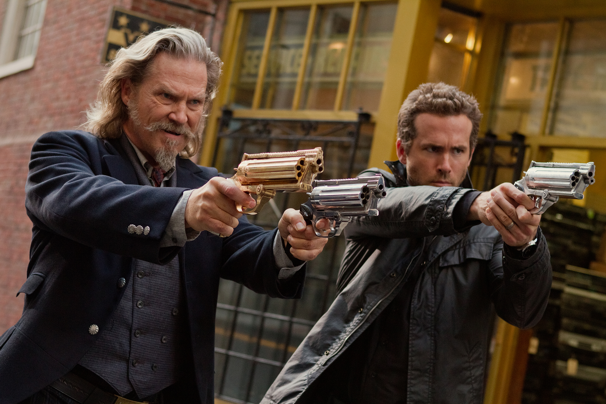 Jeff Bridges and Ryan Reynolds with guns HD Wallpaper