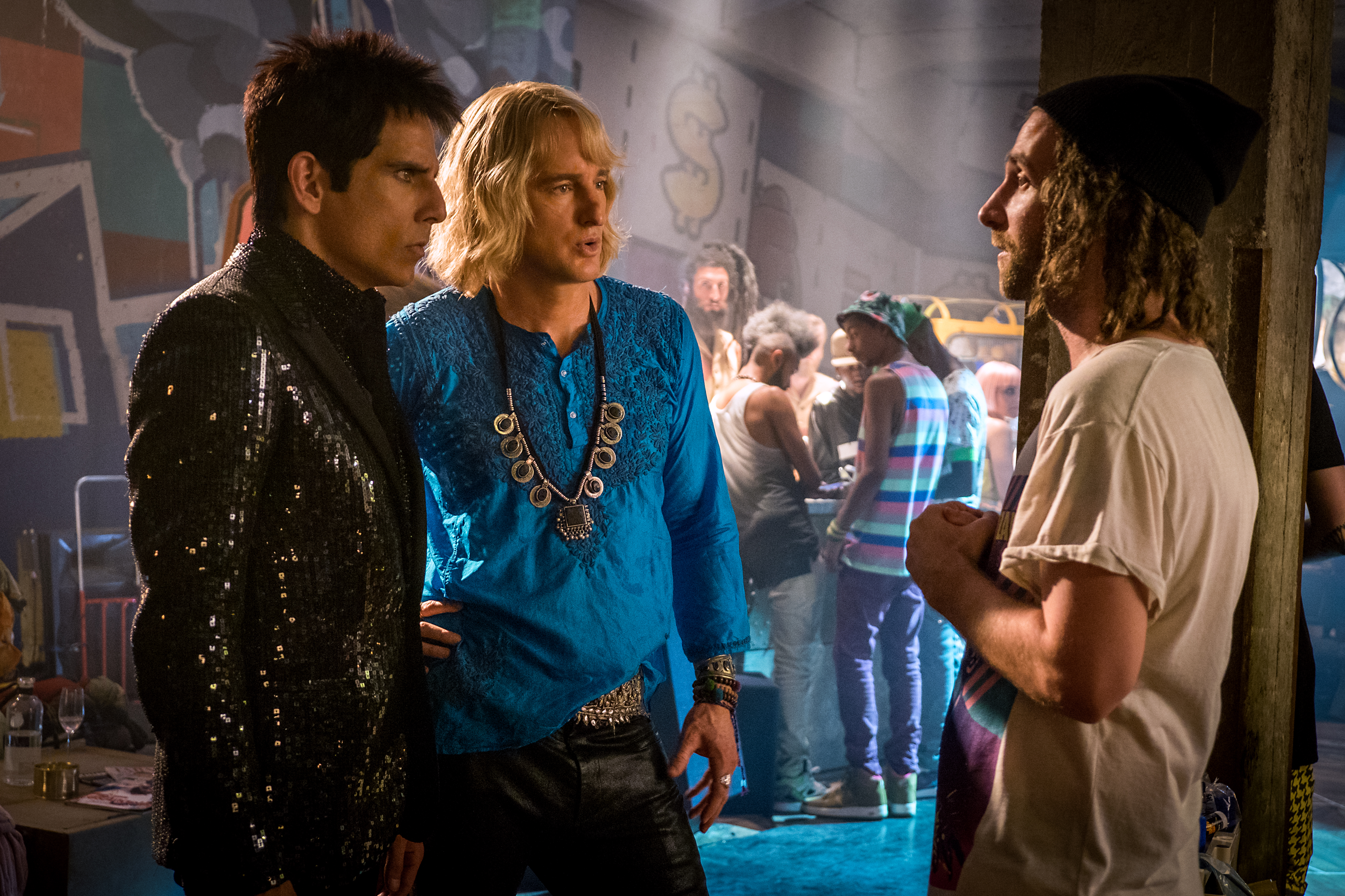 Owen Wilson and Ben Stiller in a nightclub HD Wallpaper
