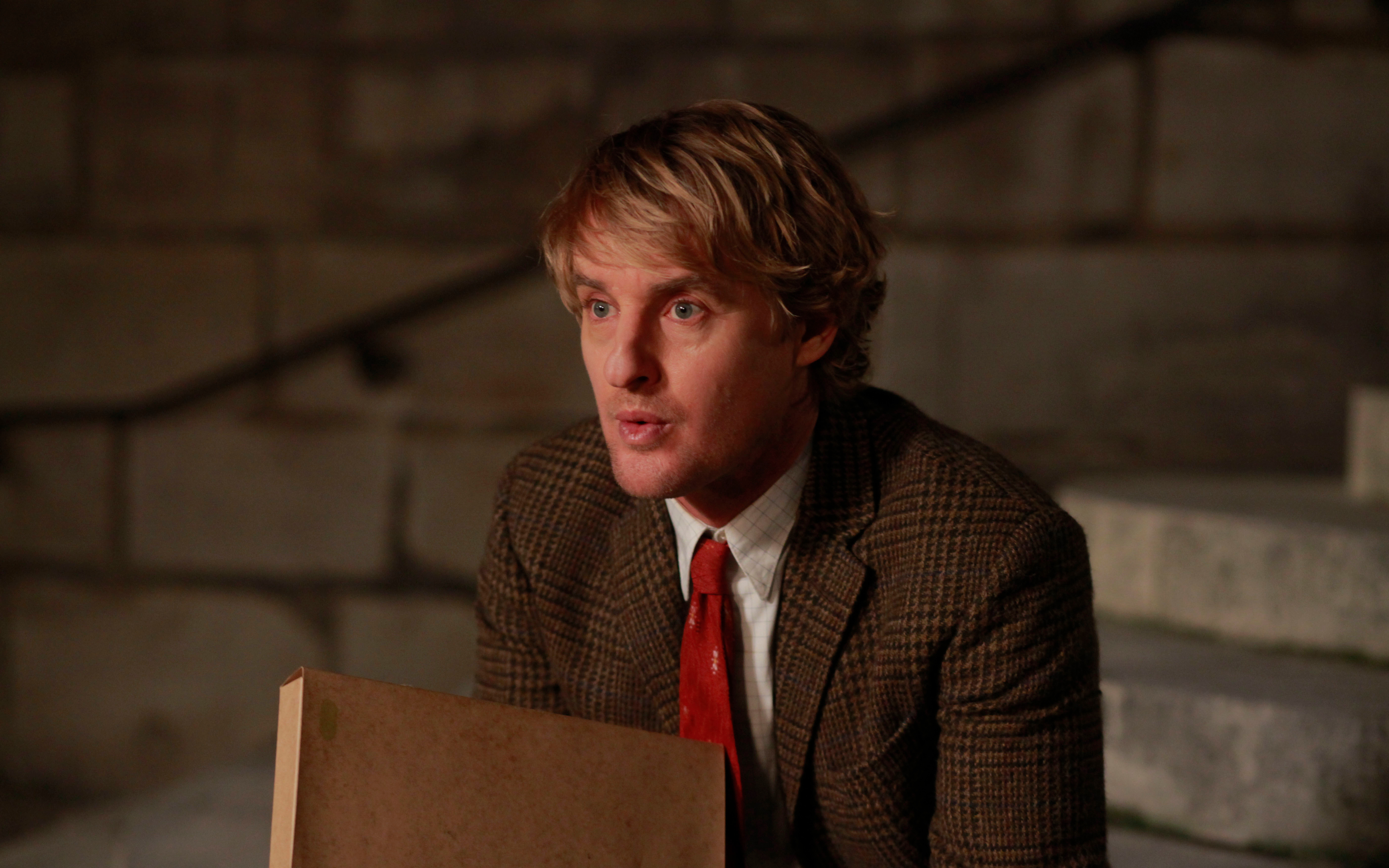 Owen Wilson in a brown suit HD Wallpaper