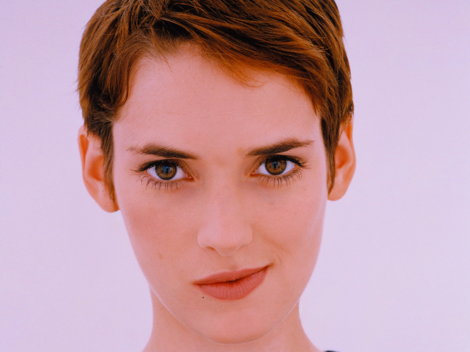 Winona Ryder HD Wallpaper