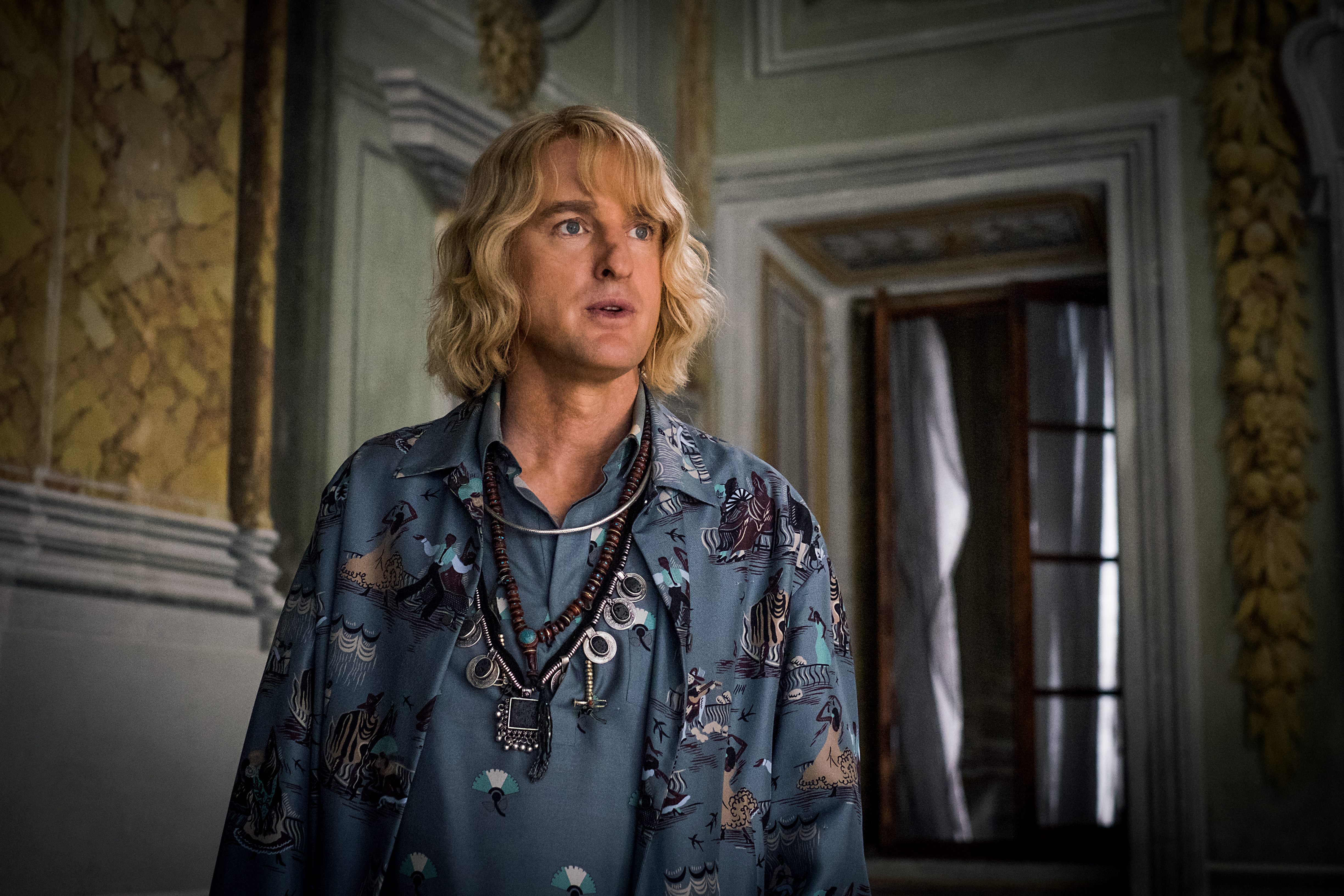 Owen Wilson in a patterned shirt HD Wallpaper