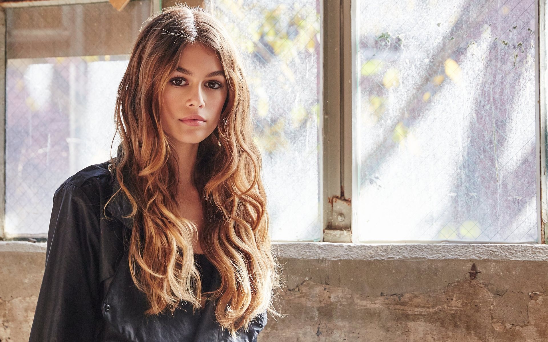 Kaia Gerber in black jacket HD Wallpaper