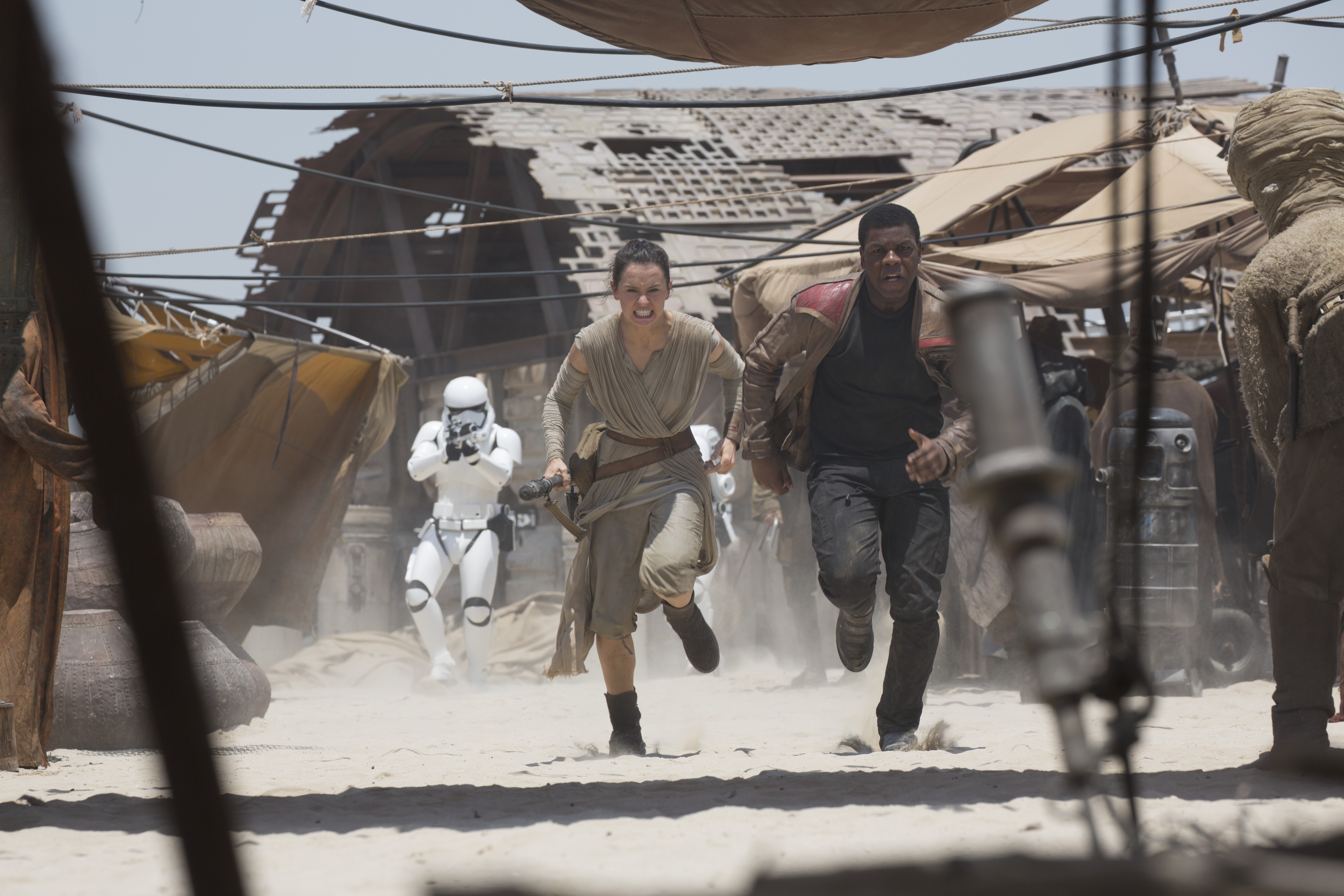 Finn and Rey running from Stormtroopers in Star Wars HD Wallpaper