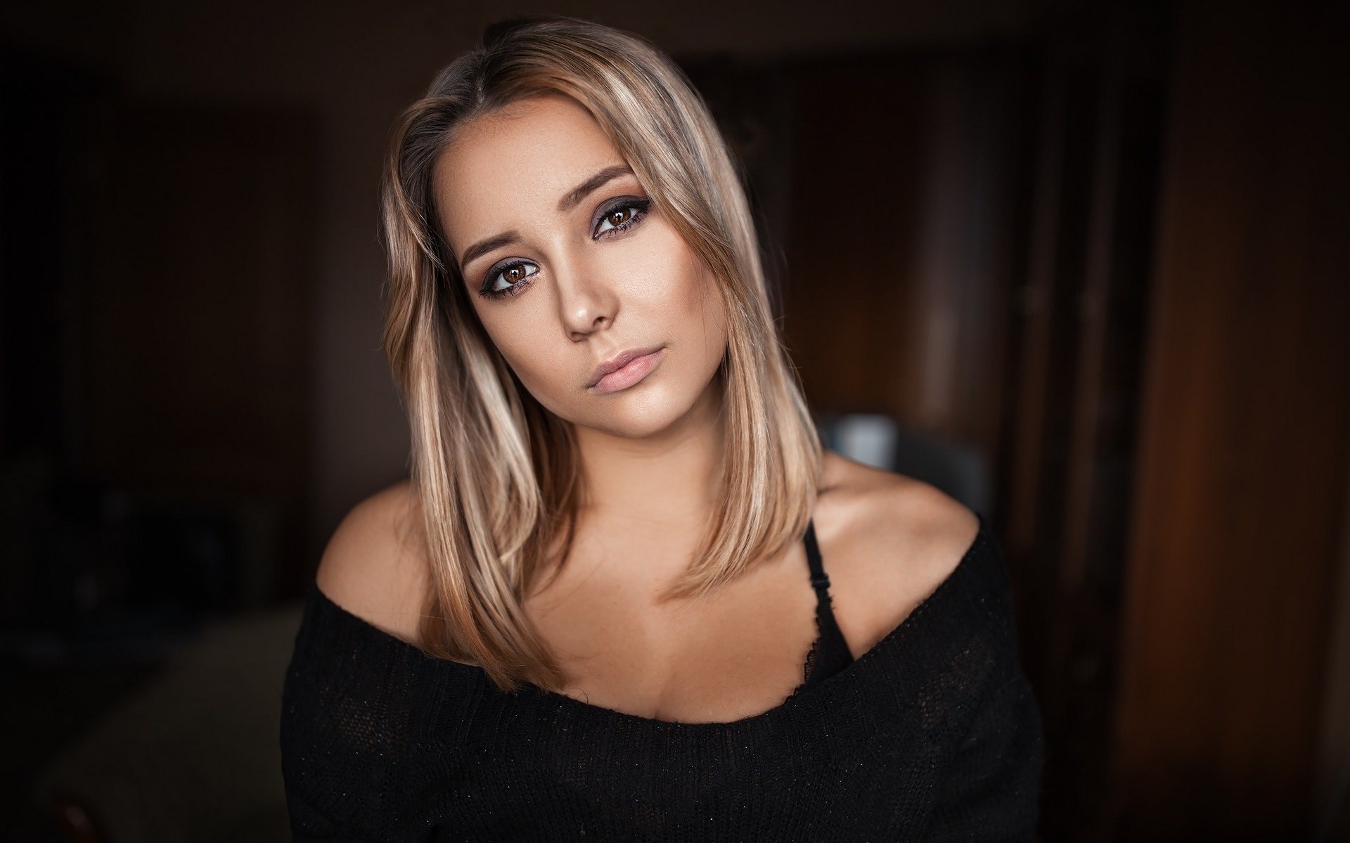 Woman with blonde hair wearing a black top HD Wallpaper